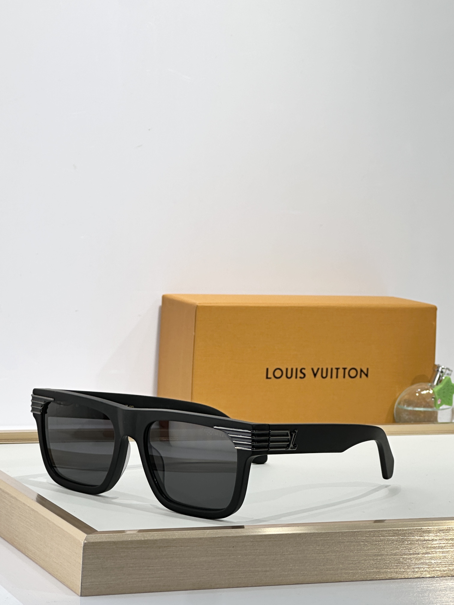  LOUIS VUITTO*
MODEL：Z2845U
SIZE：57口19-150
