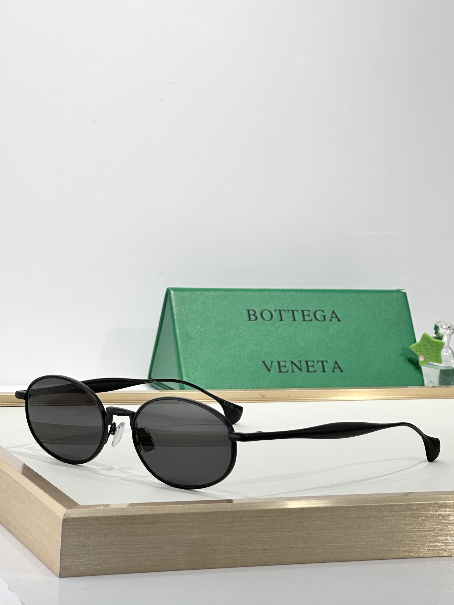 BOTTEGA VENET*
MODEL：BV1398S
SIZE56口19-145

变色：