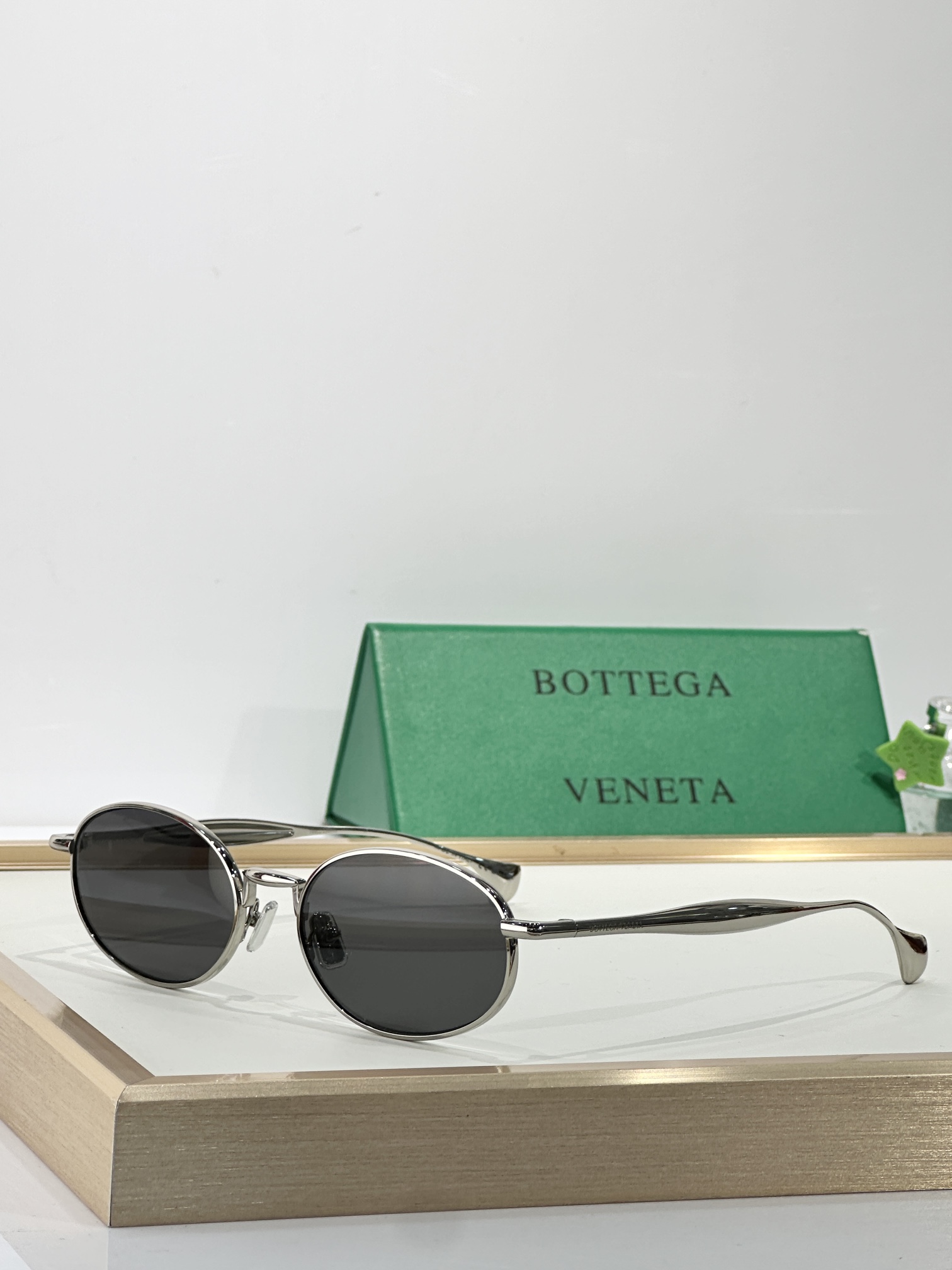 BOTTEGA VENET*
MODEL：BV1398S
SIZE56口19-145

变色：