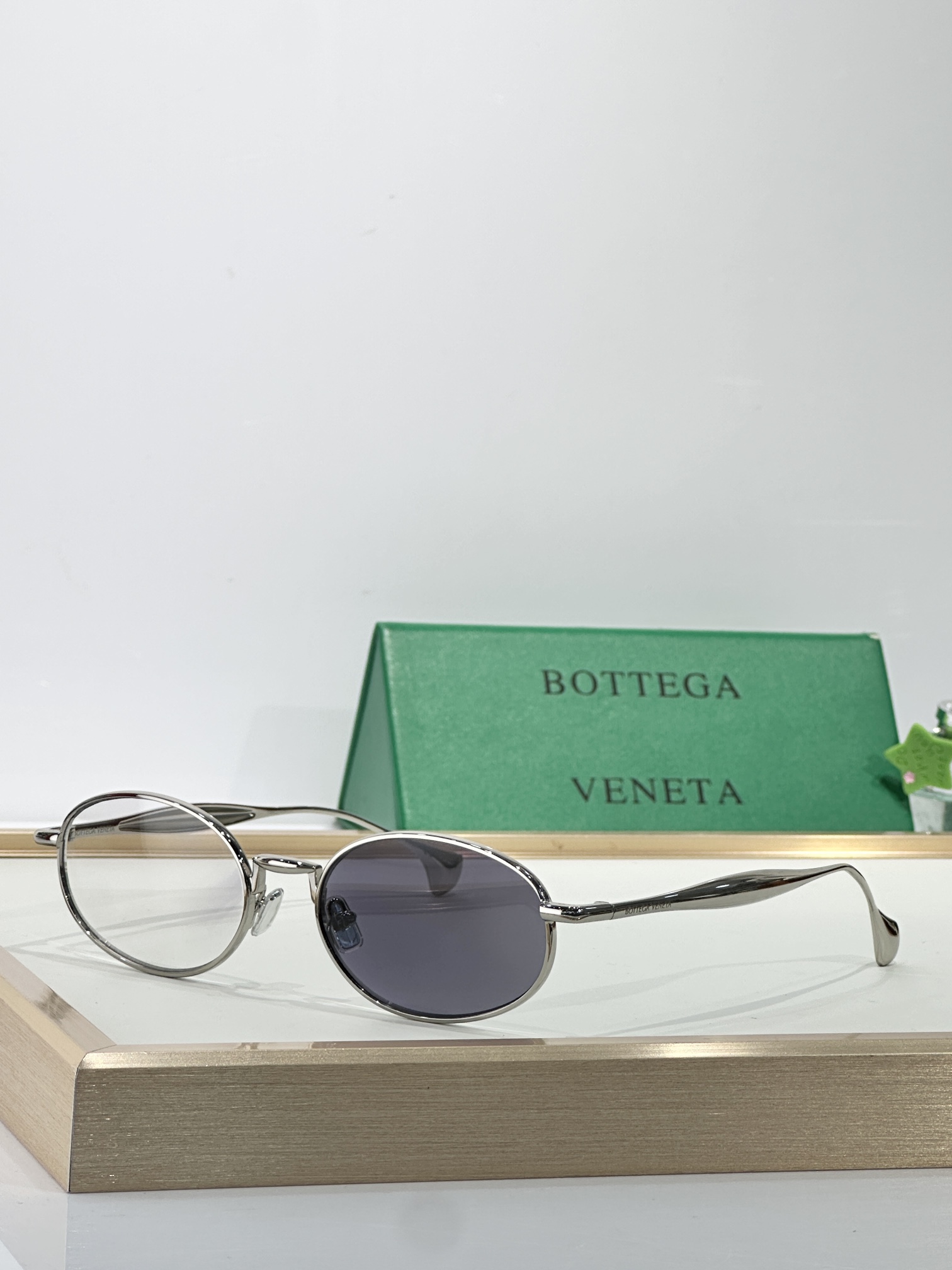 BOTTEGA VENET*
MODEL：BV1398S
SIZE56口19-145

变色：