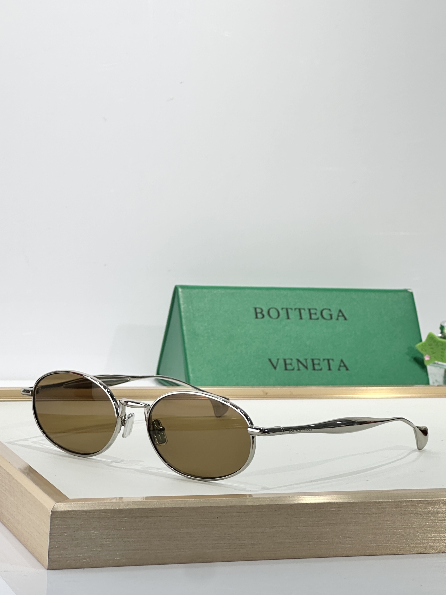 BOTTEGA VENET*
MODEL：BV1398S
SIZE56口19-145

变色：