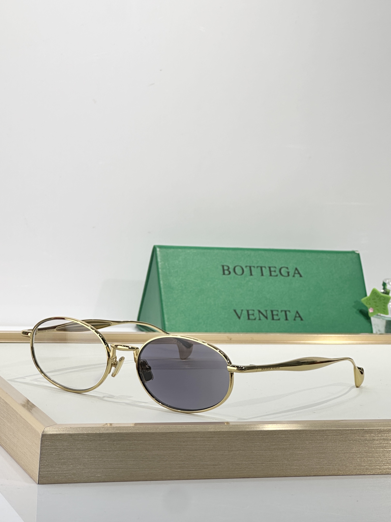 BOTTEGA VENET*
MODEL：BV1398S
SIZE56口19-145

变色：