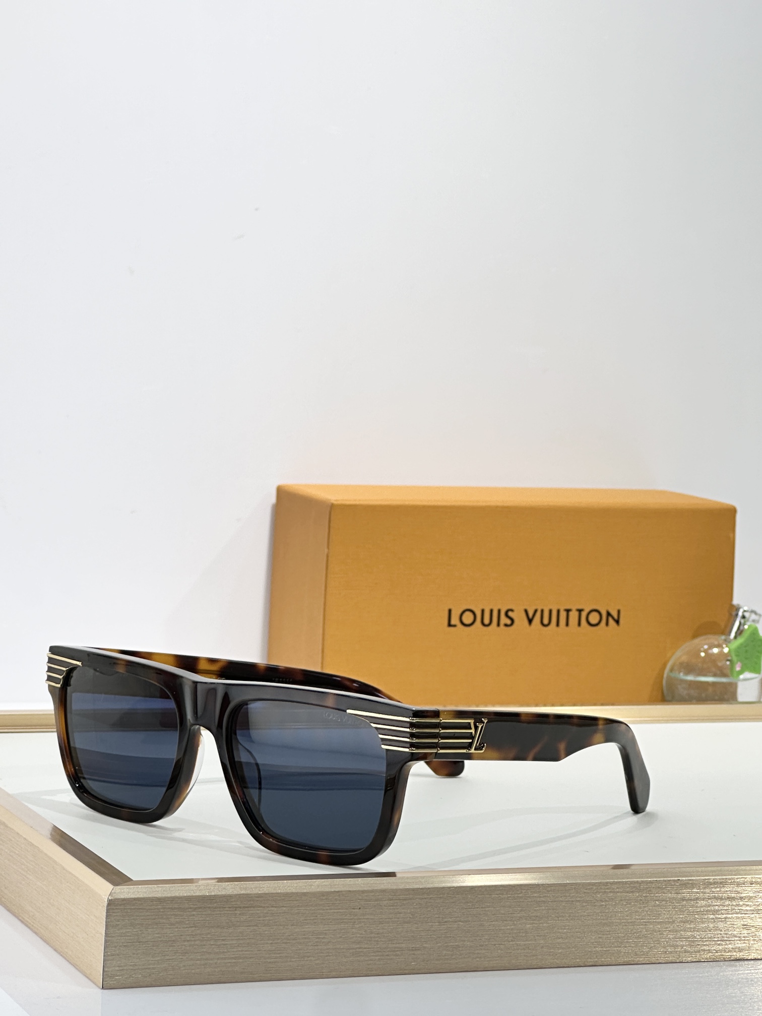  LOUIS VUITTO*
MODEL：Z2845U
SIZE：57口19-150
