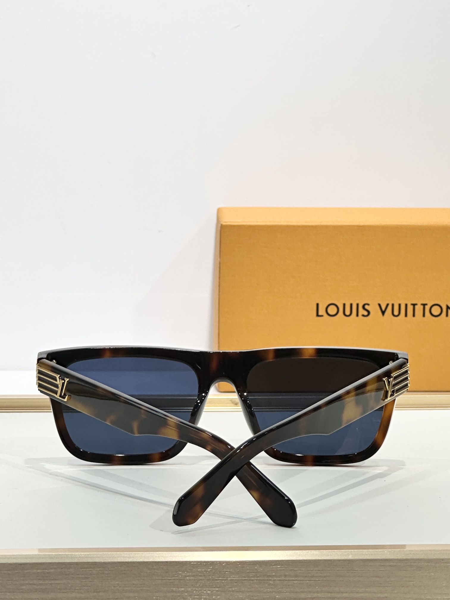  LOUIS VUITTO*
MODEL：Z2845U
SIZE：57口19-150
