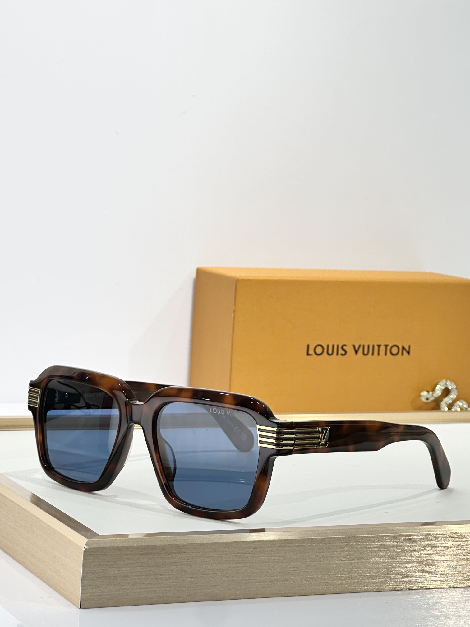 LOUIS VUITTO*
MODEL：Z2739U
SIZE：55口19-150
