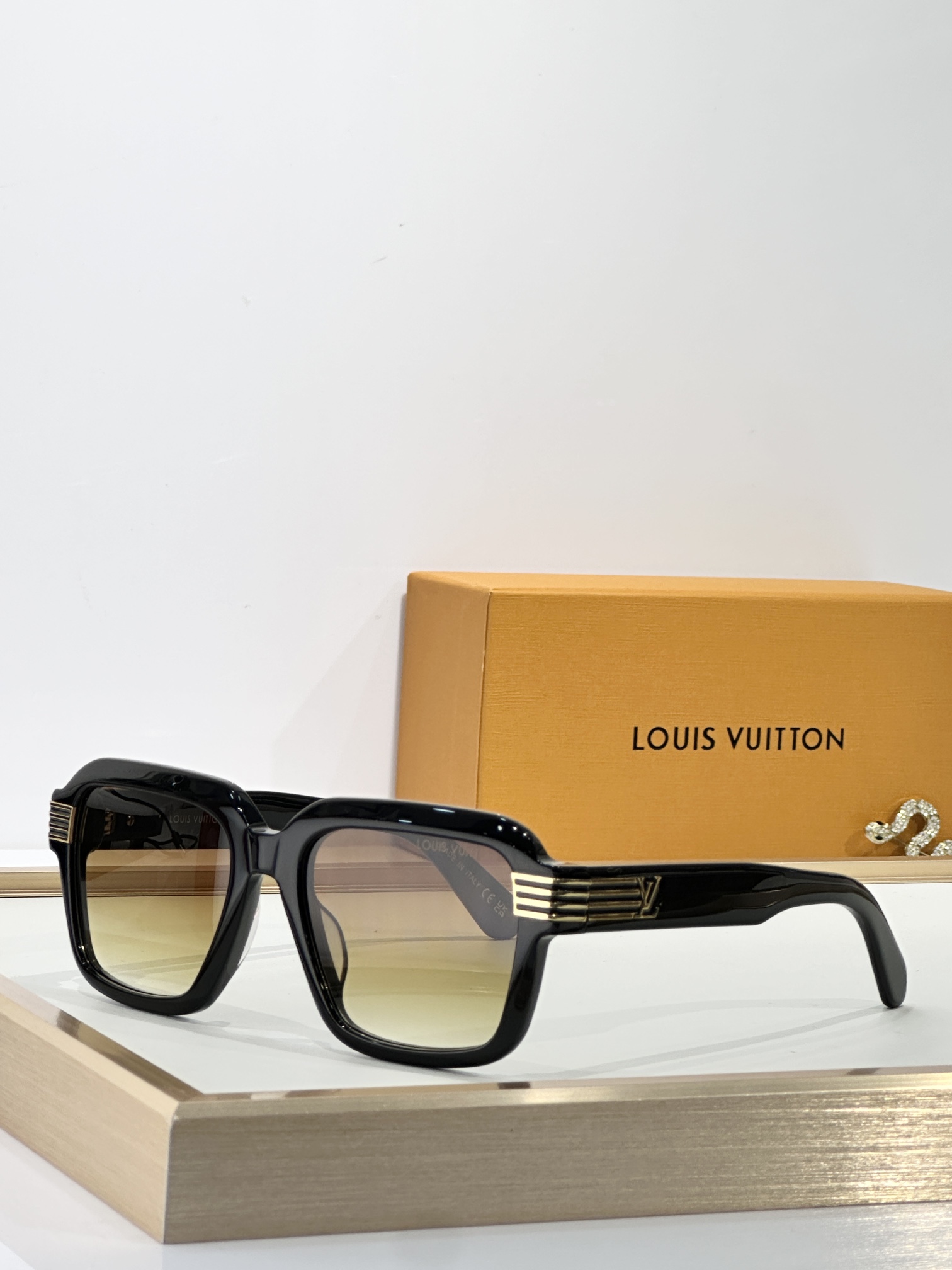  LOUIS VUITTO*
MODEL：Z2739U
SIZE：55口19-150
