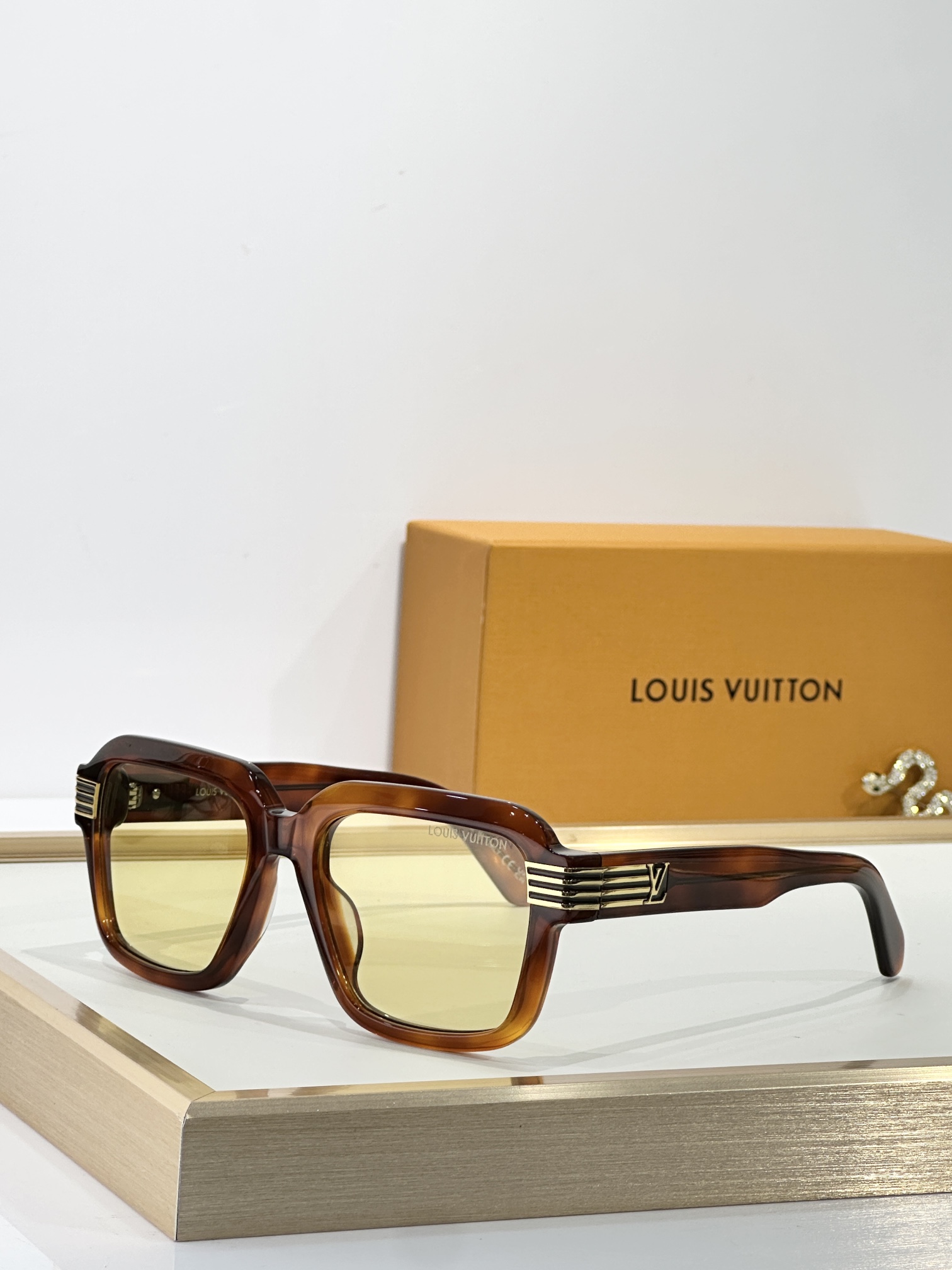  LOUIS VUITTO*
MODEL：Z2739U
SIZE：55口19-150
