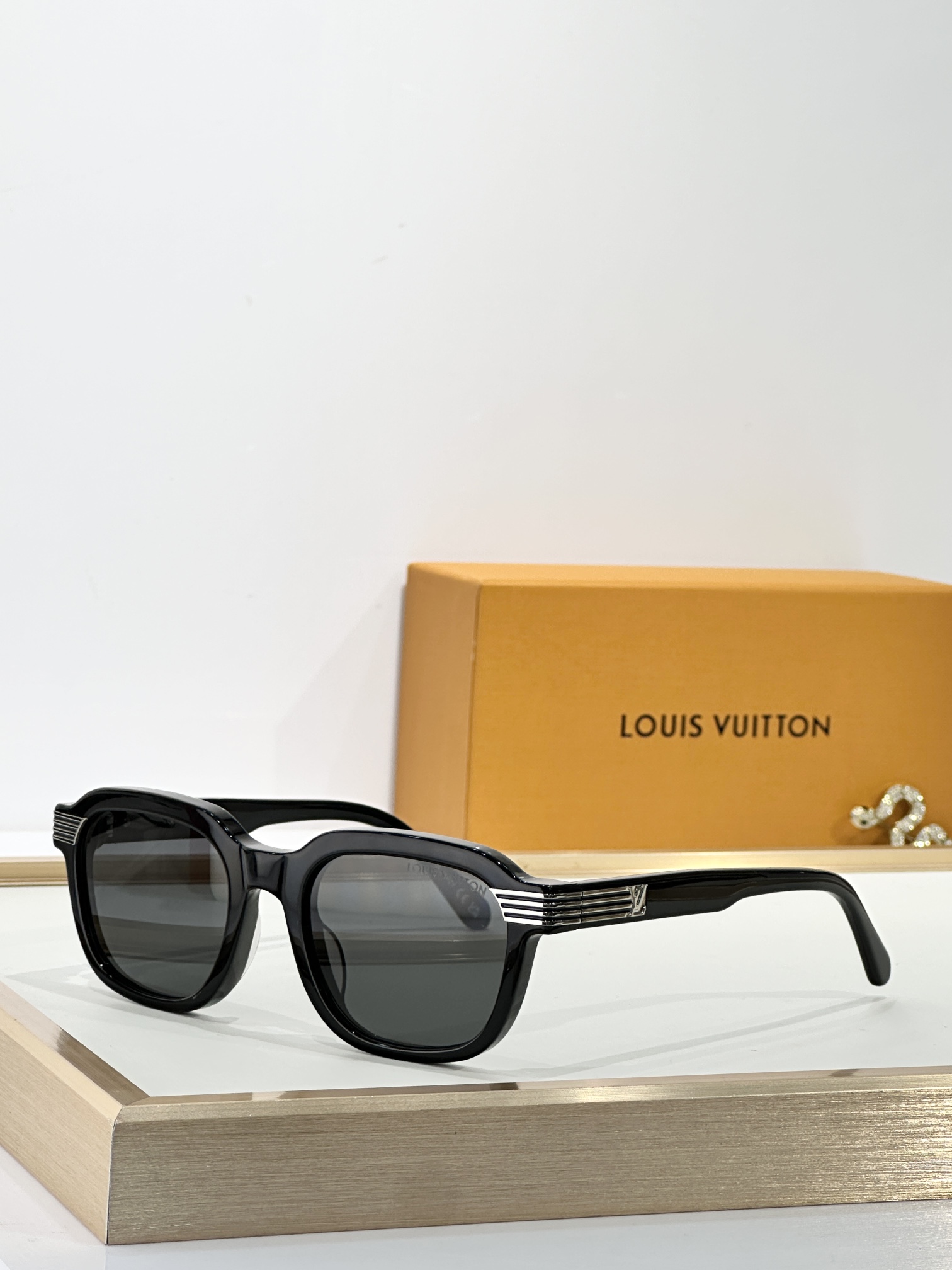 LOUIS VUITTO*
MODEL：Z2889
SIZE：52口21-140

