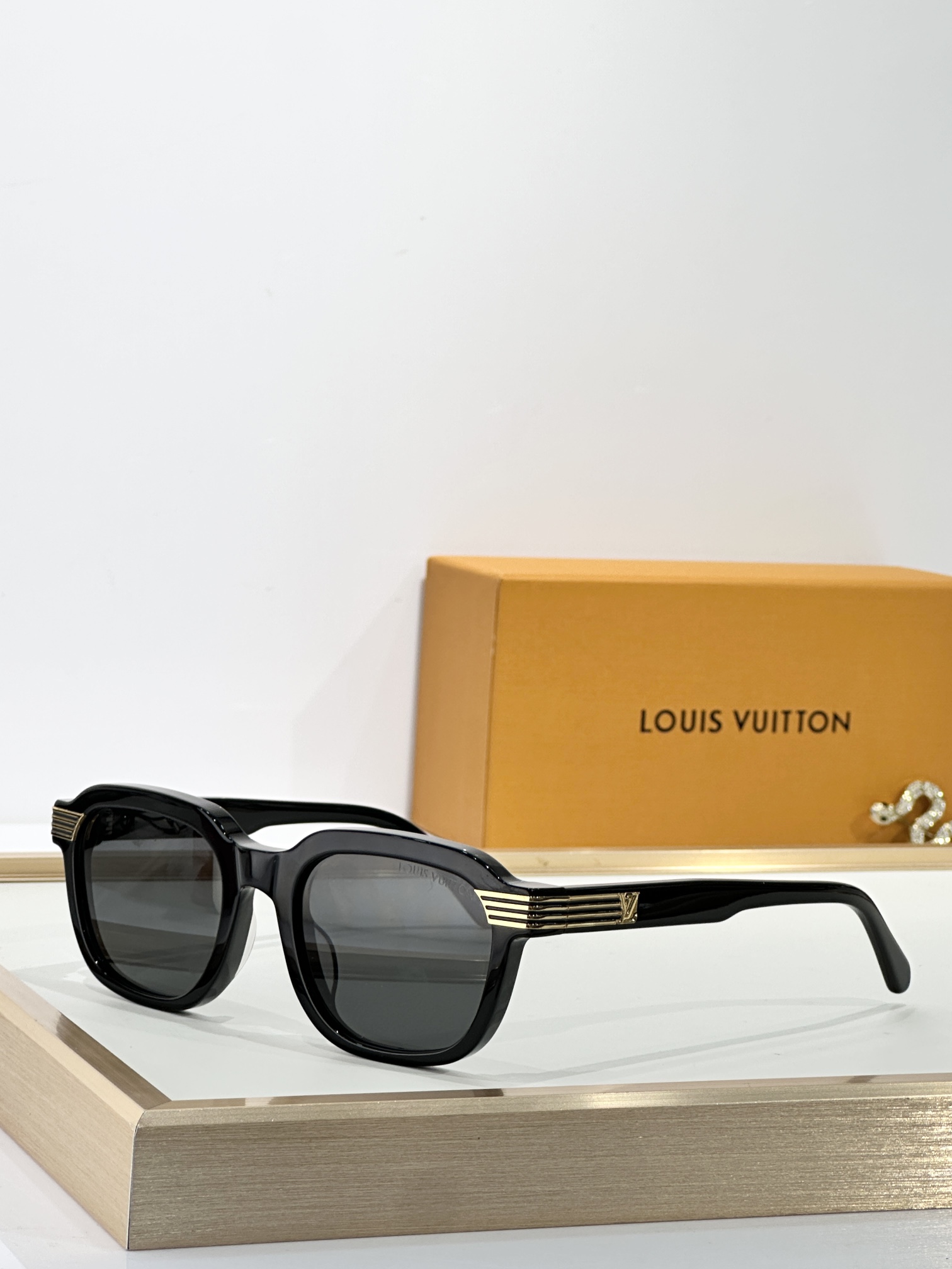  LOUIS VUITTO*
MODEL：Z2889
SIZE：52口21-140
