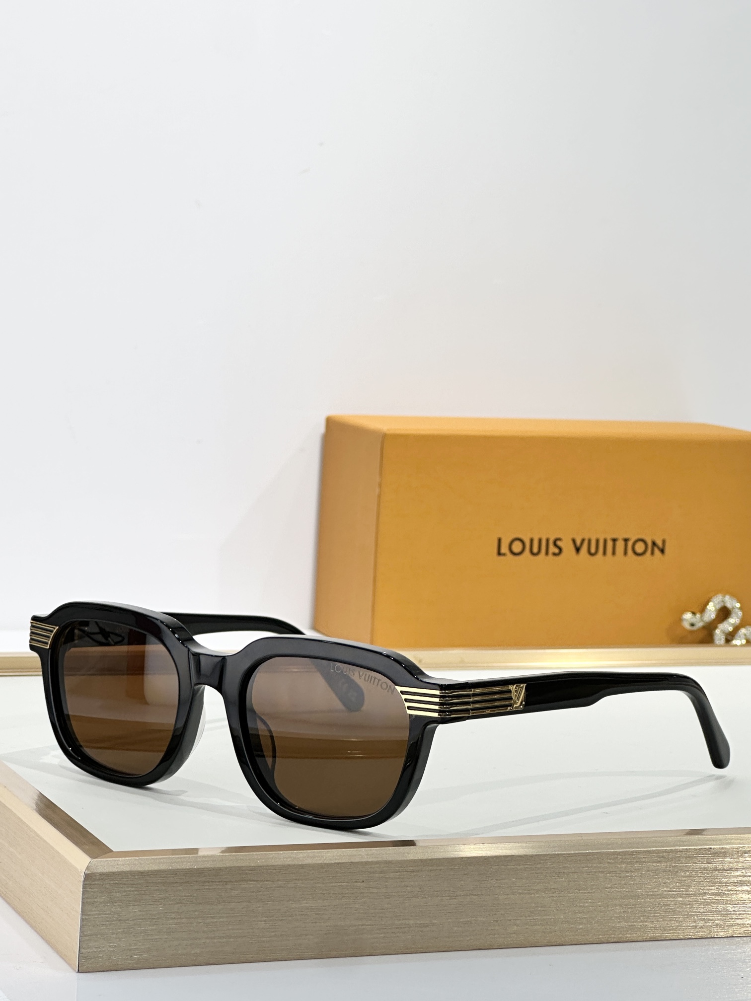  LOUIS VUITTO*
MODEL：Z2889
SIZE：52口21-140
