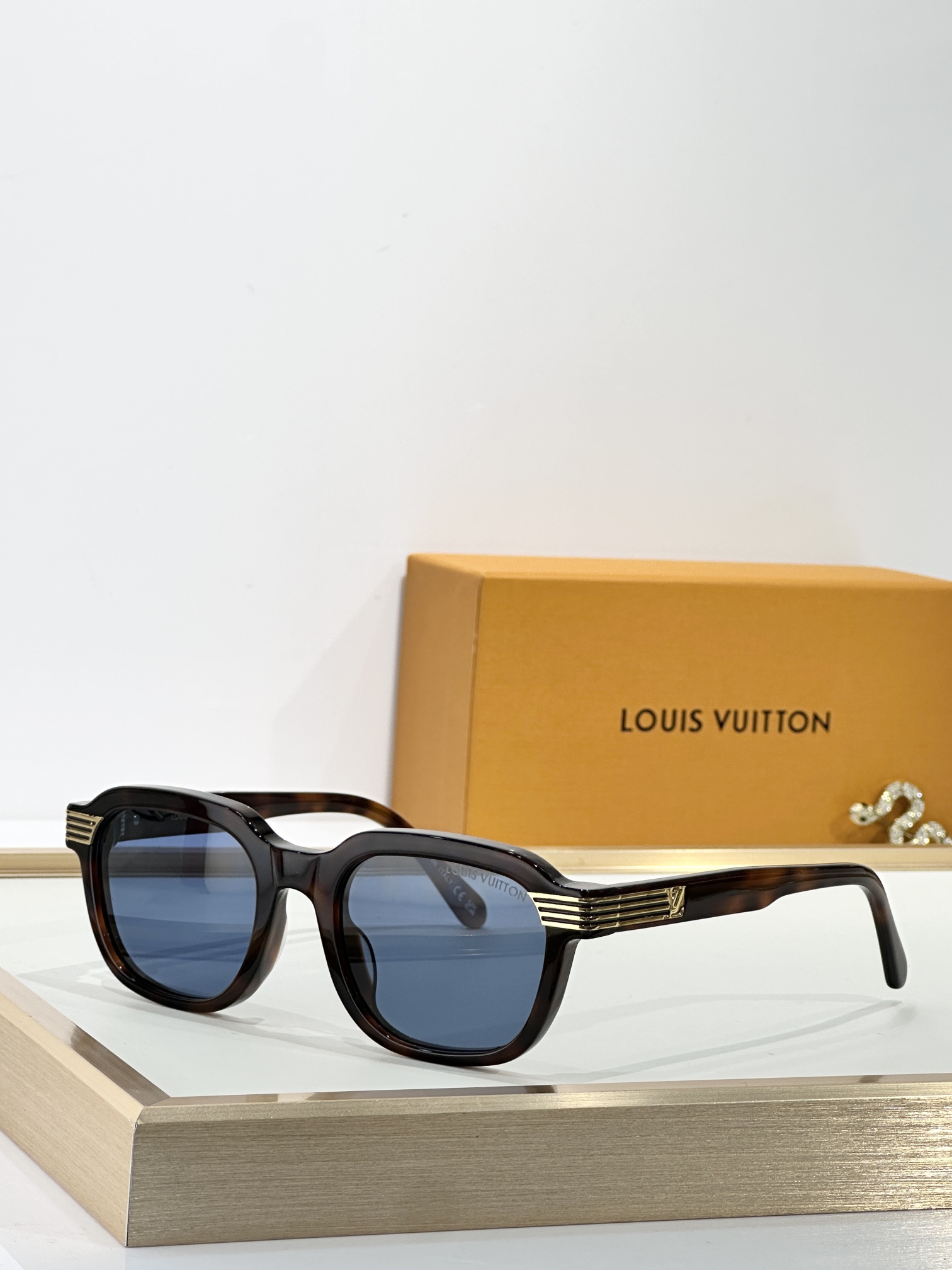  LOUIS VUITTO*
MODEL：Z2889
SIZE：52口21-140
