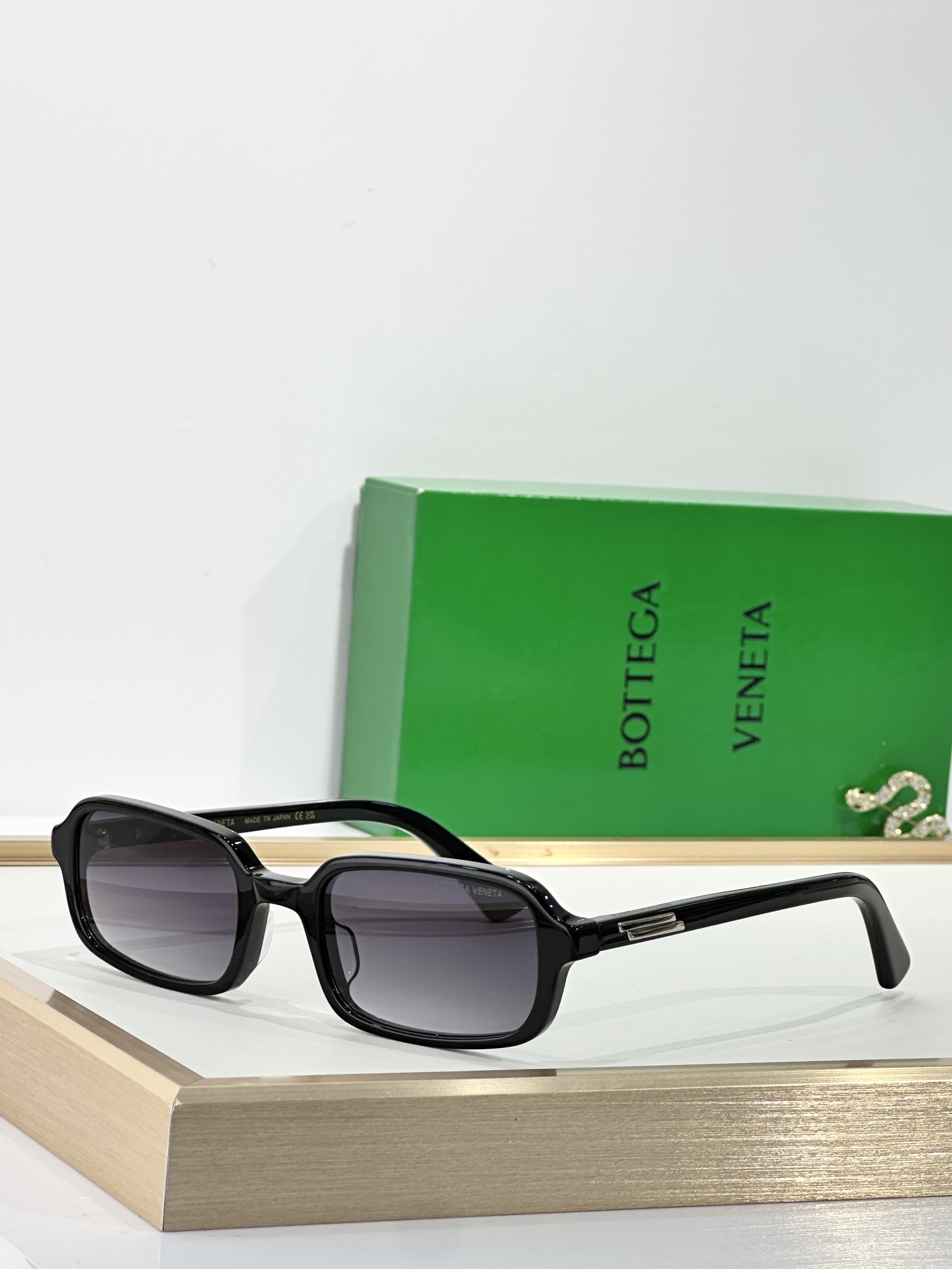  BOTTEGA VENETA
MOD：BV1488S
Size：54口22-140
