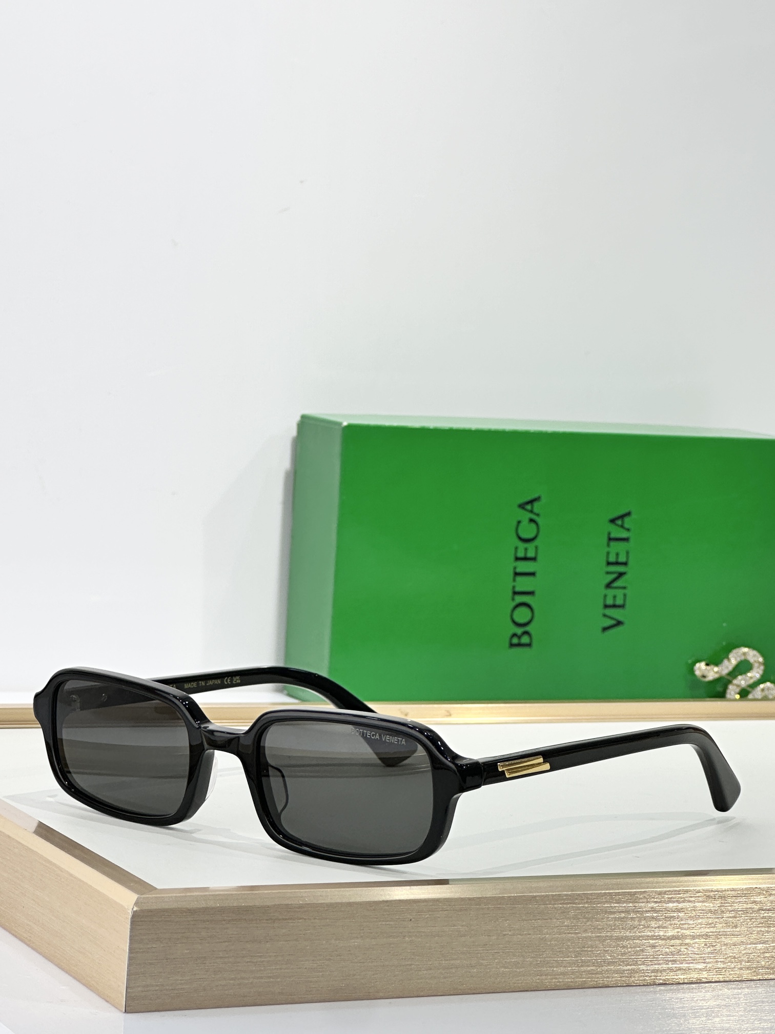  BOTTEGA VENETA
MOD：BV1488S
Size：54口22-140

