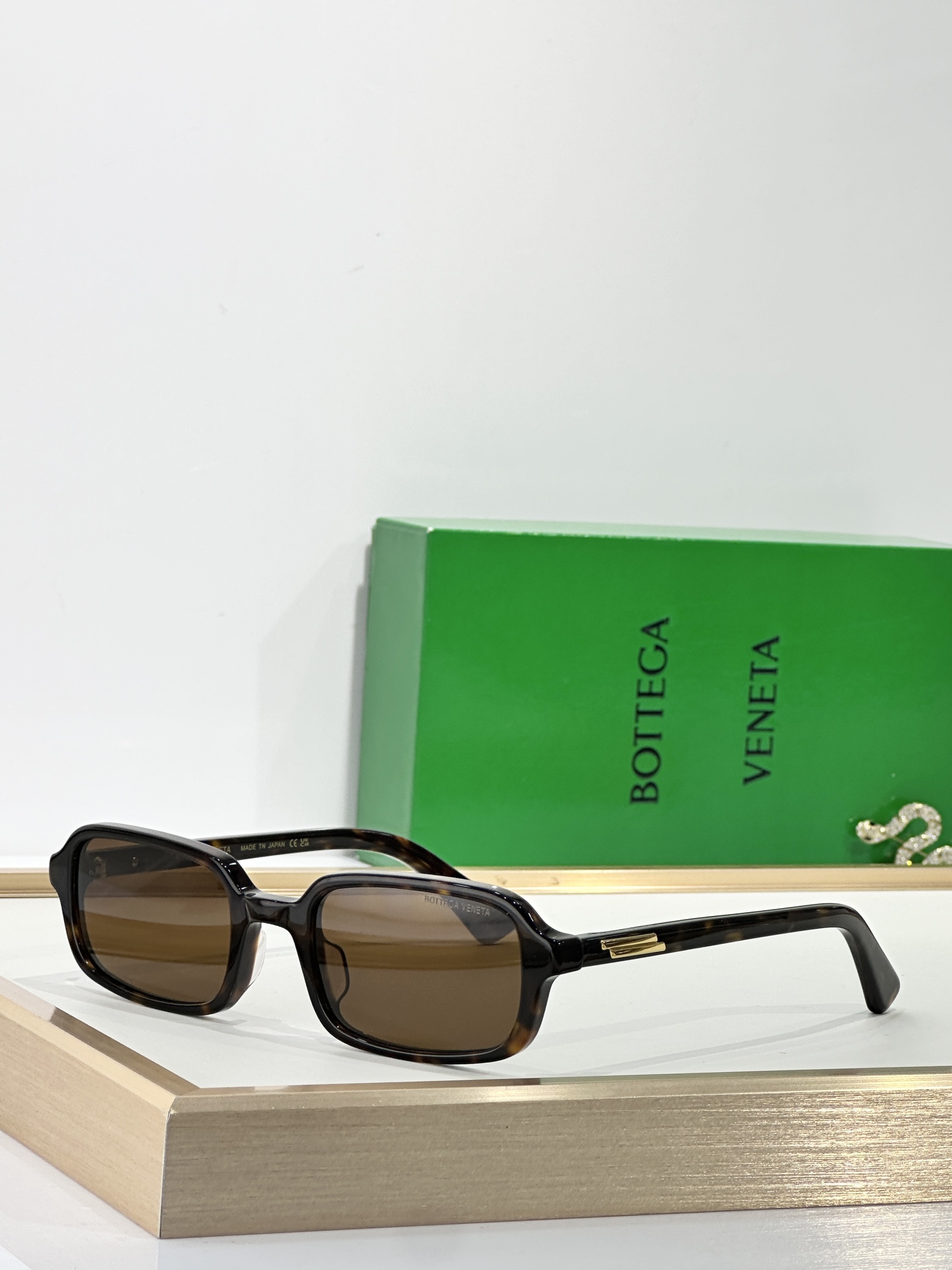  BOTTEGA VENETA
MOD：BV1488S
Size：54口22-140
