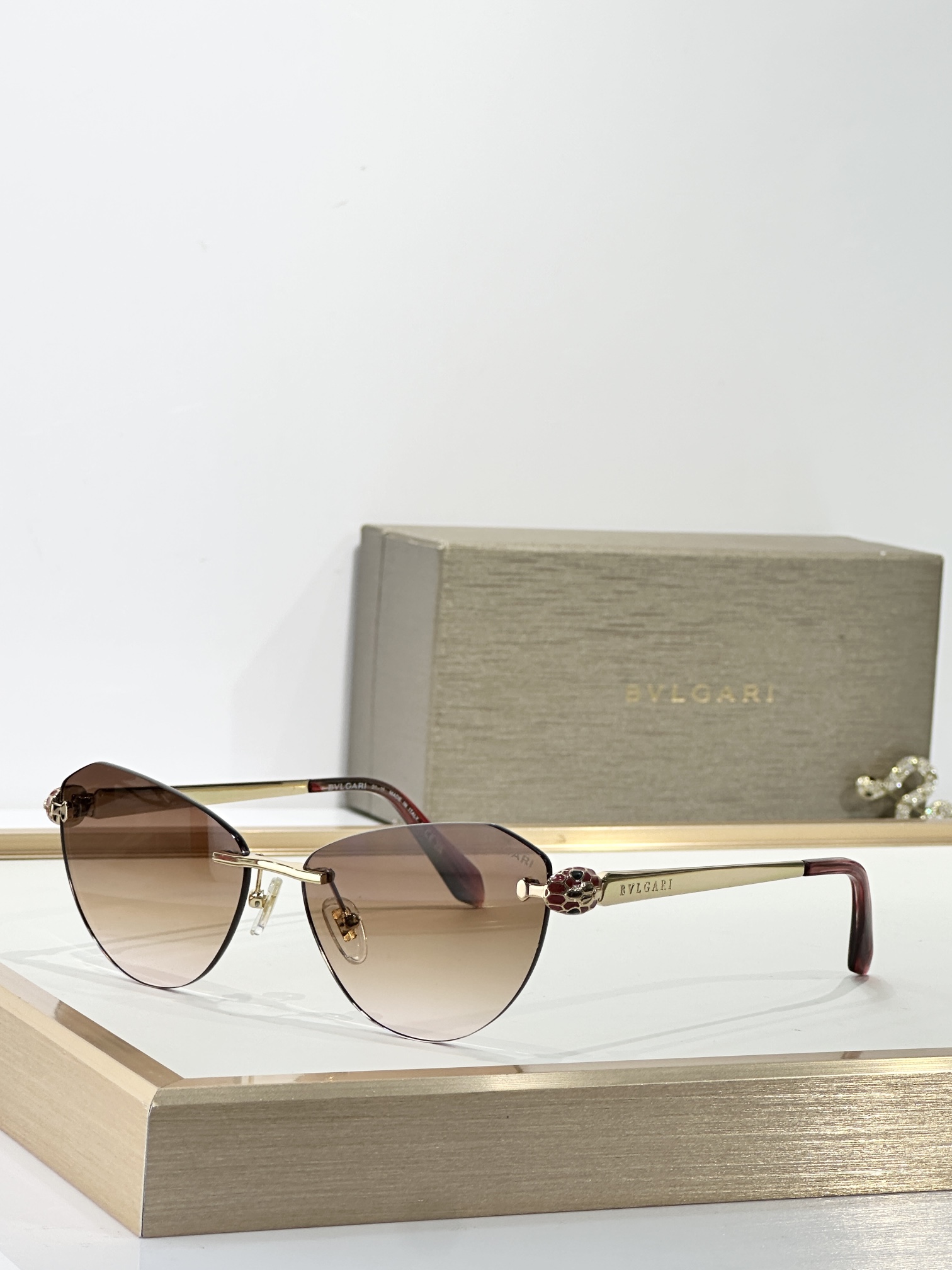  BVLGARI
MOD：BV50042U
SIZE：57-15-140
