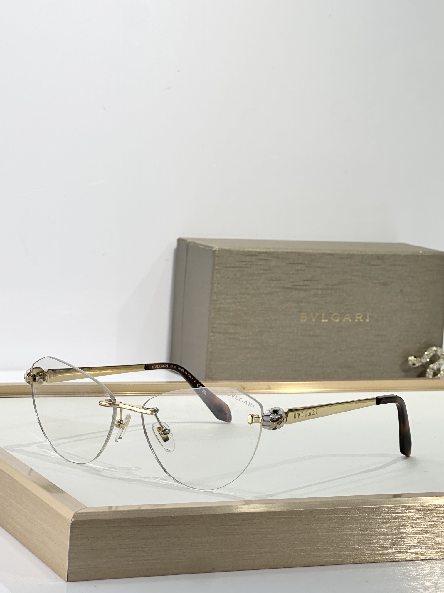  BVLGARI
MOD：BV50042U
SIZE：57-15-140
