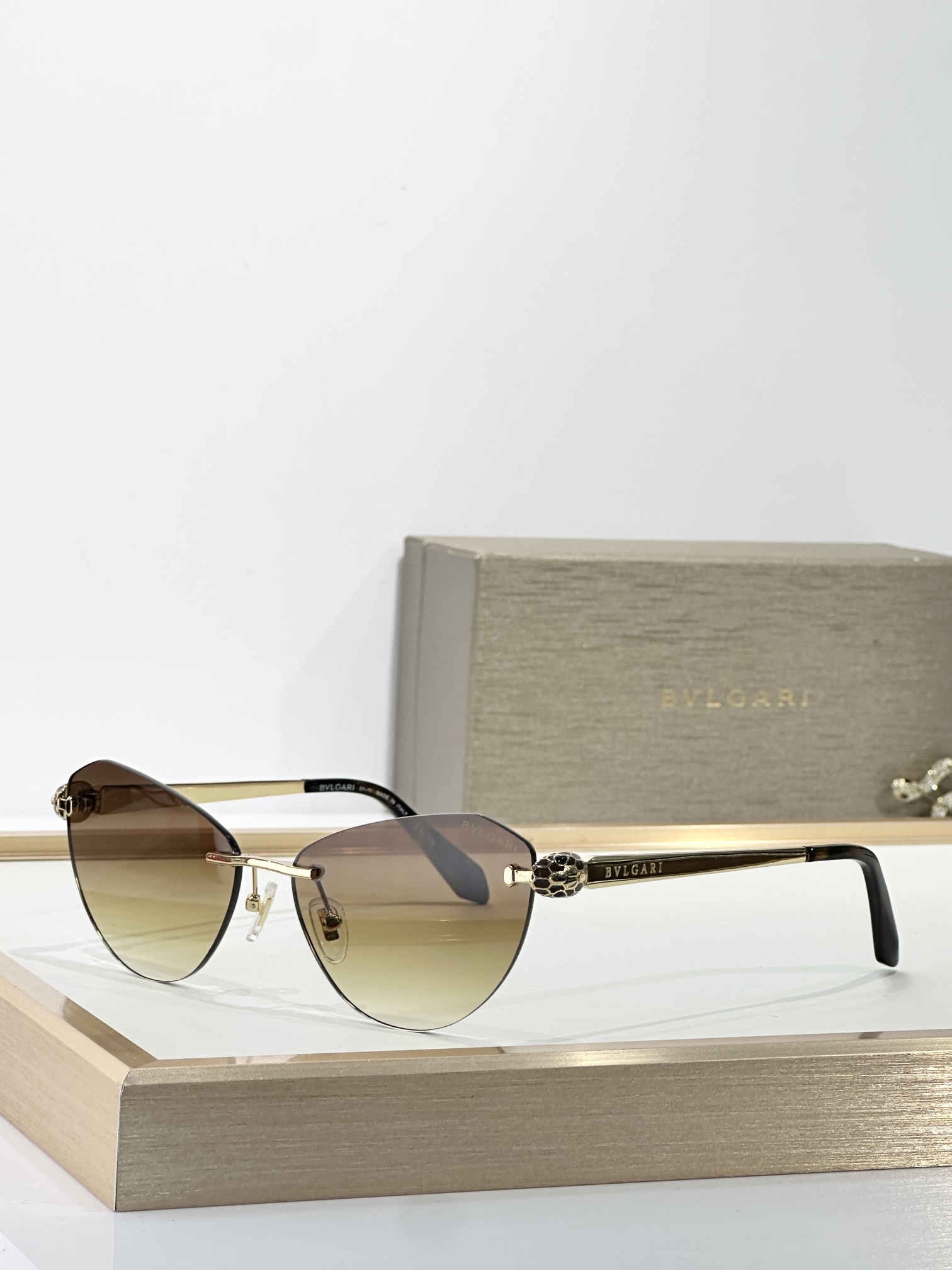  BVLGARI
MOD：BV50042U
SIZE：57-15-140
