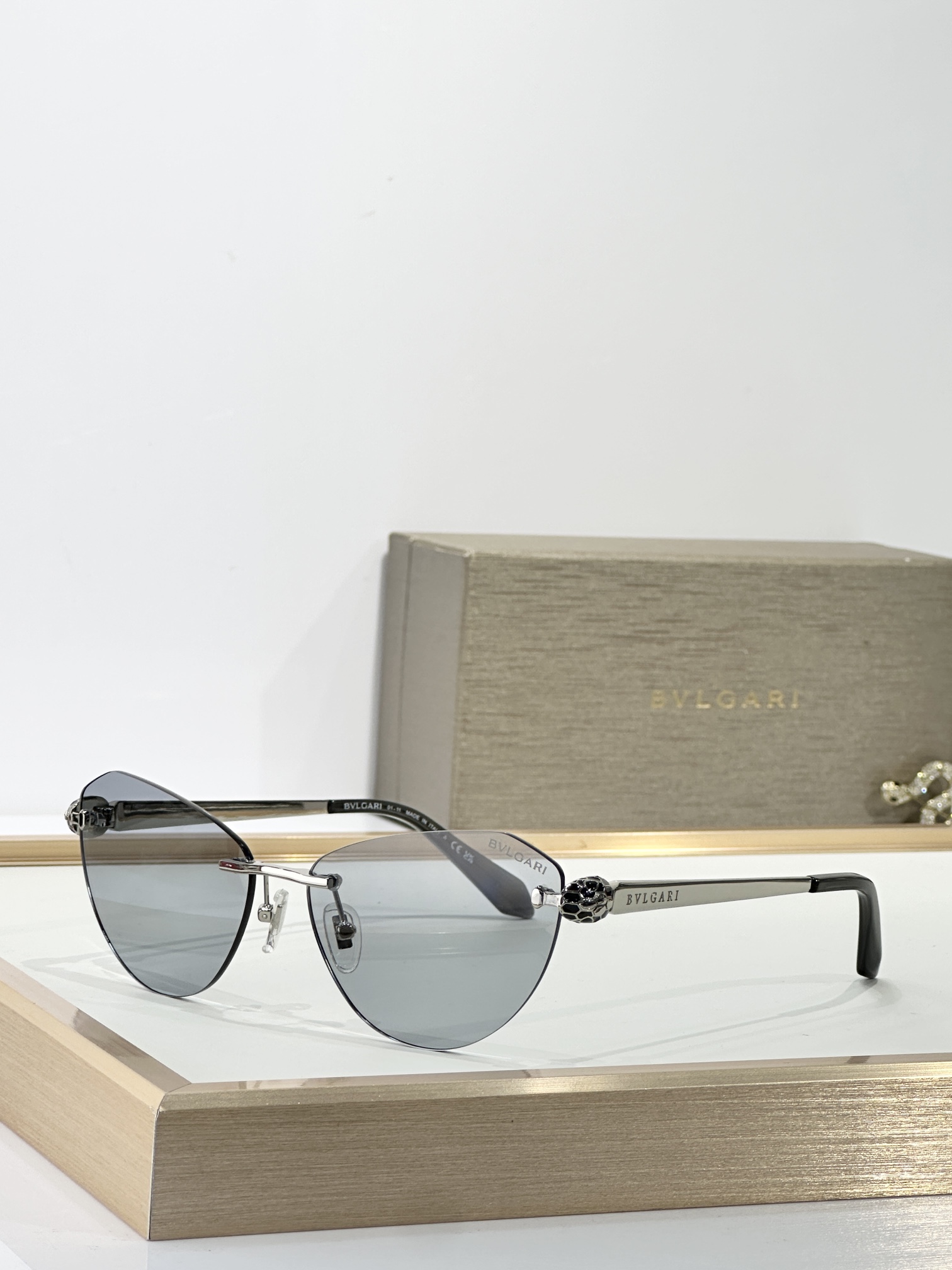  BVLGARI
MOD：BV50042U
SIZE：57-15-140
