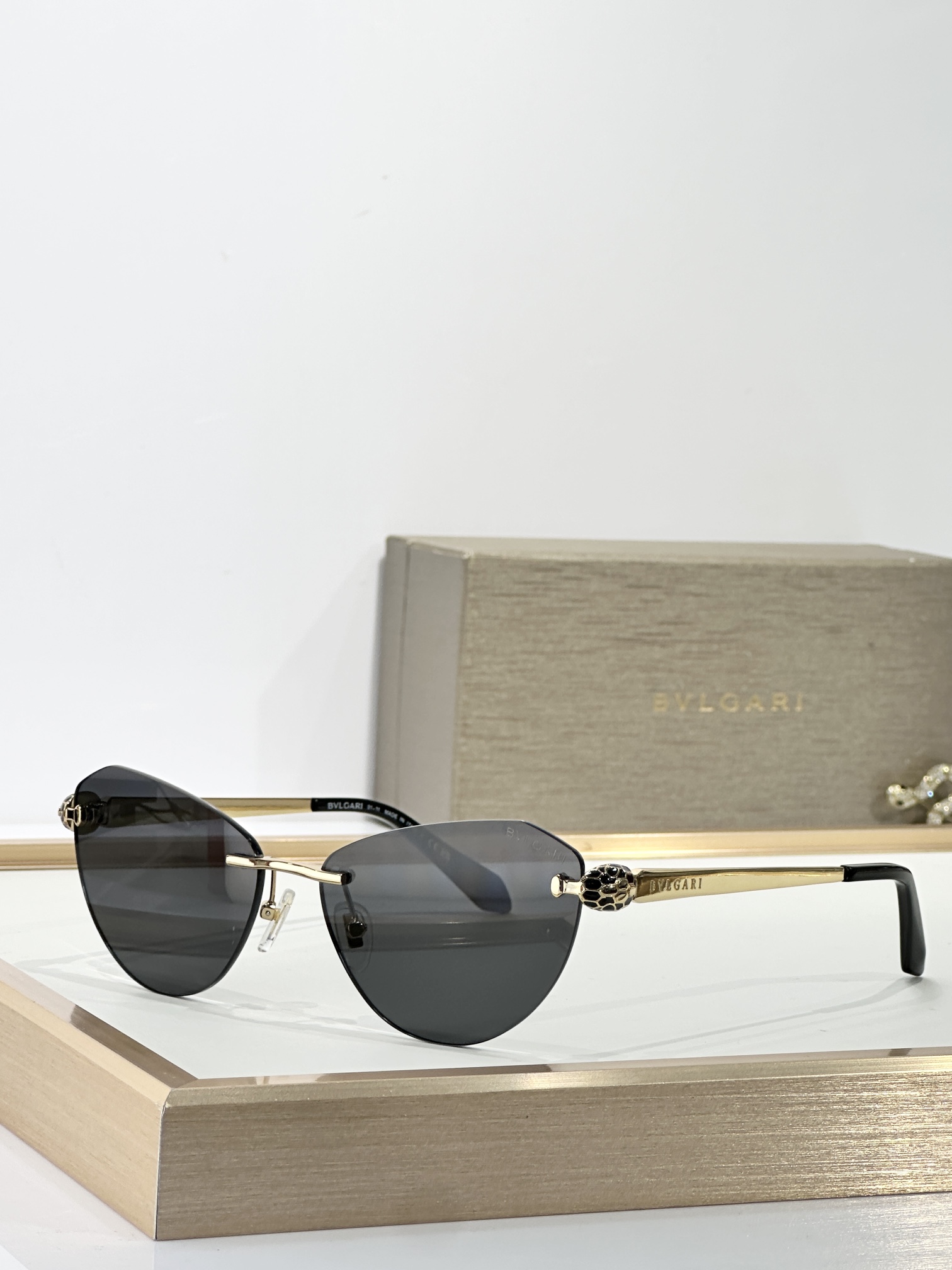  BVLGARI
MOD：BV50042U
SIZE：57-15-140
