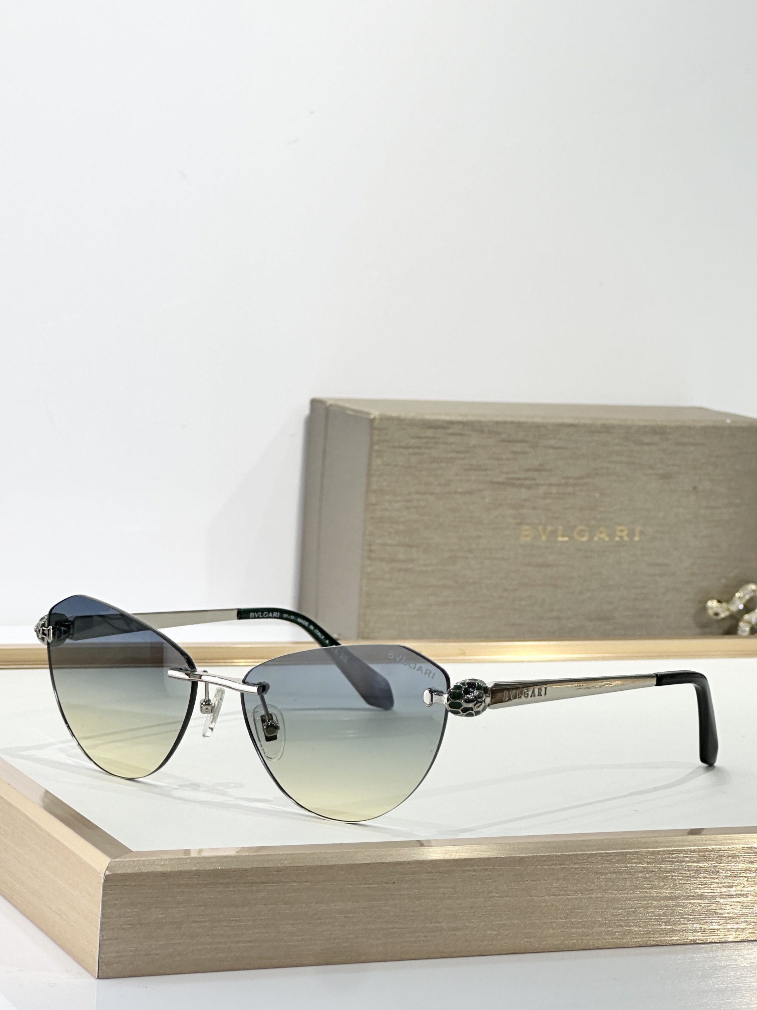  BVLGARI
MOD：BV50042U
SIZE：57-15-140
