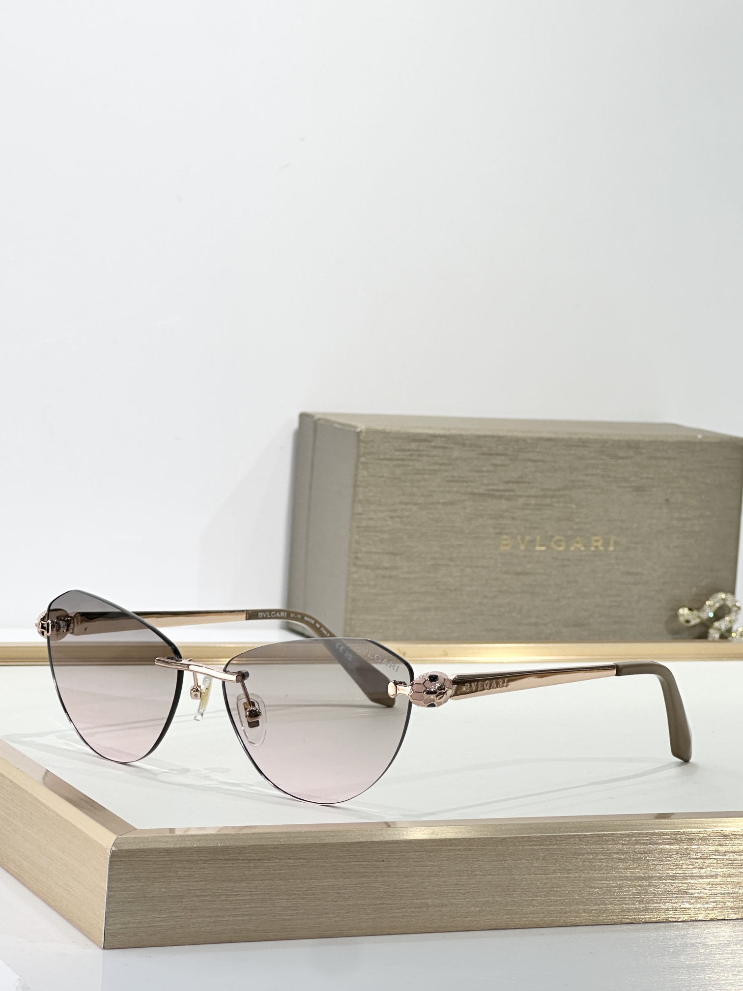  BVLGARI
MOD：BV50042U
SIZE：57-15-140
