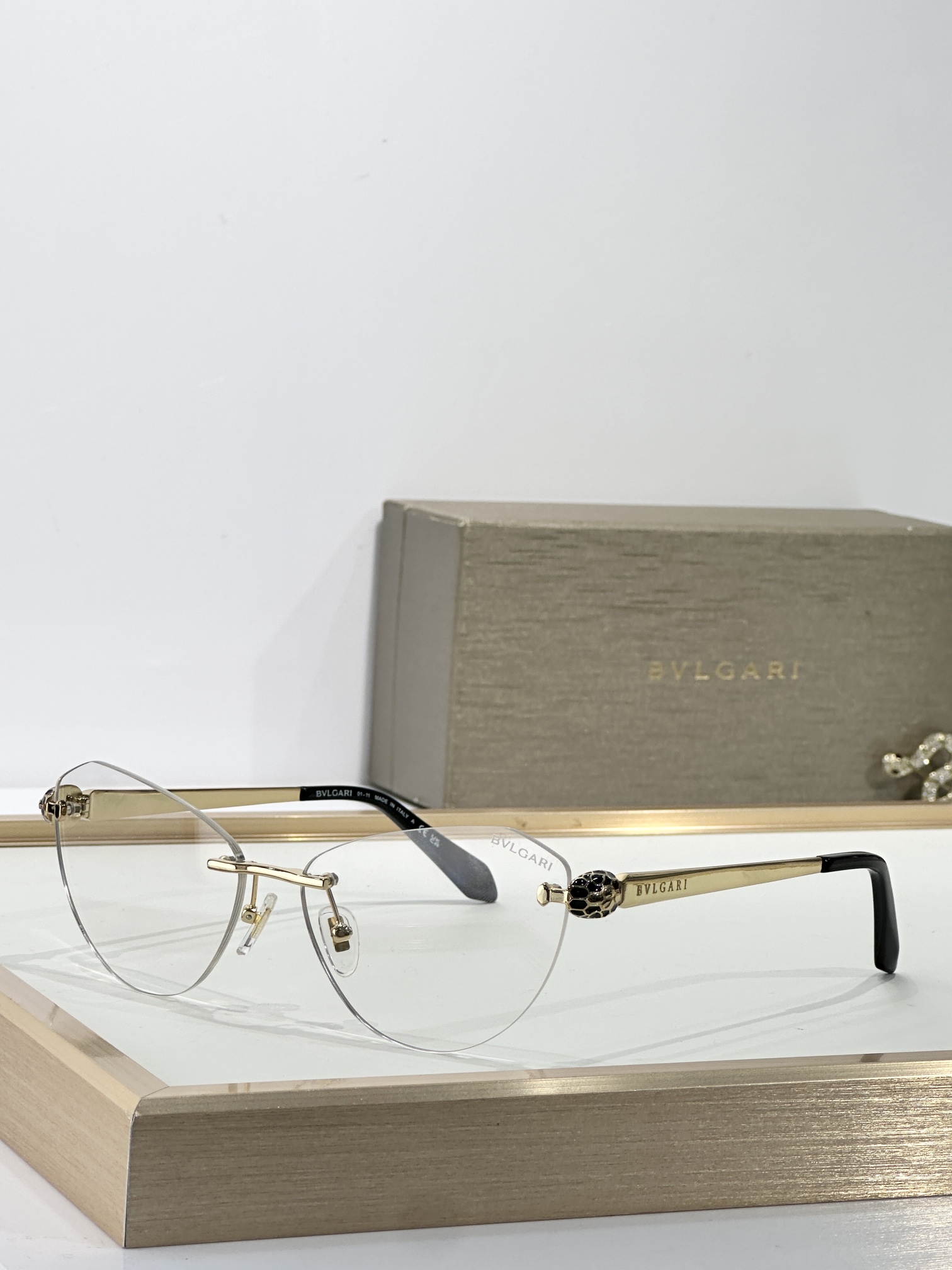  BVLGARI
MOD：BV50042U
SIZE：57-15-140
