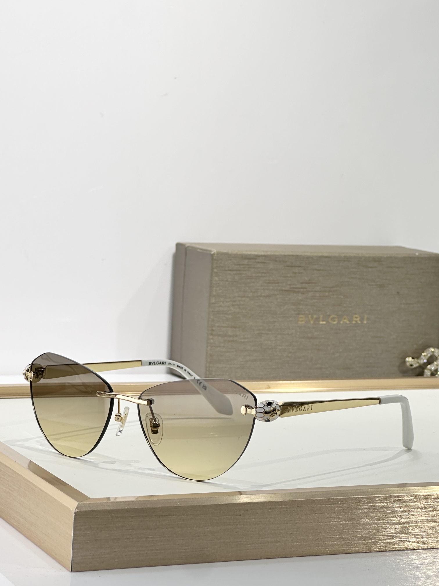  BVLGARI
MOD：BV50042U
SIZE：57-15-140
