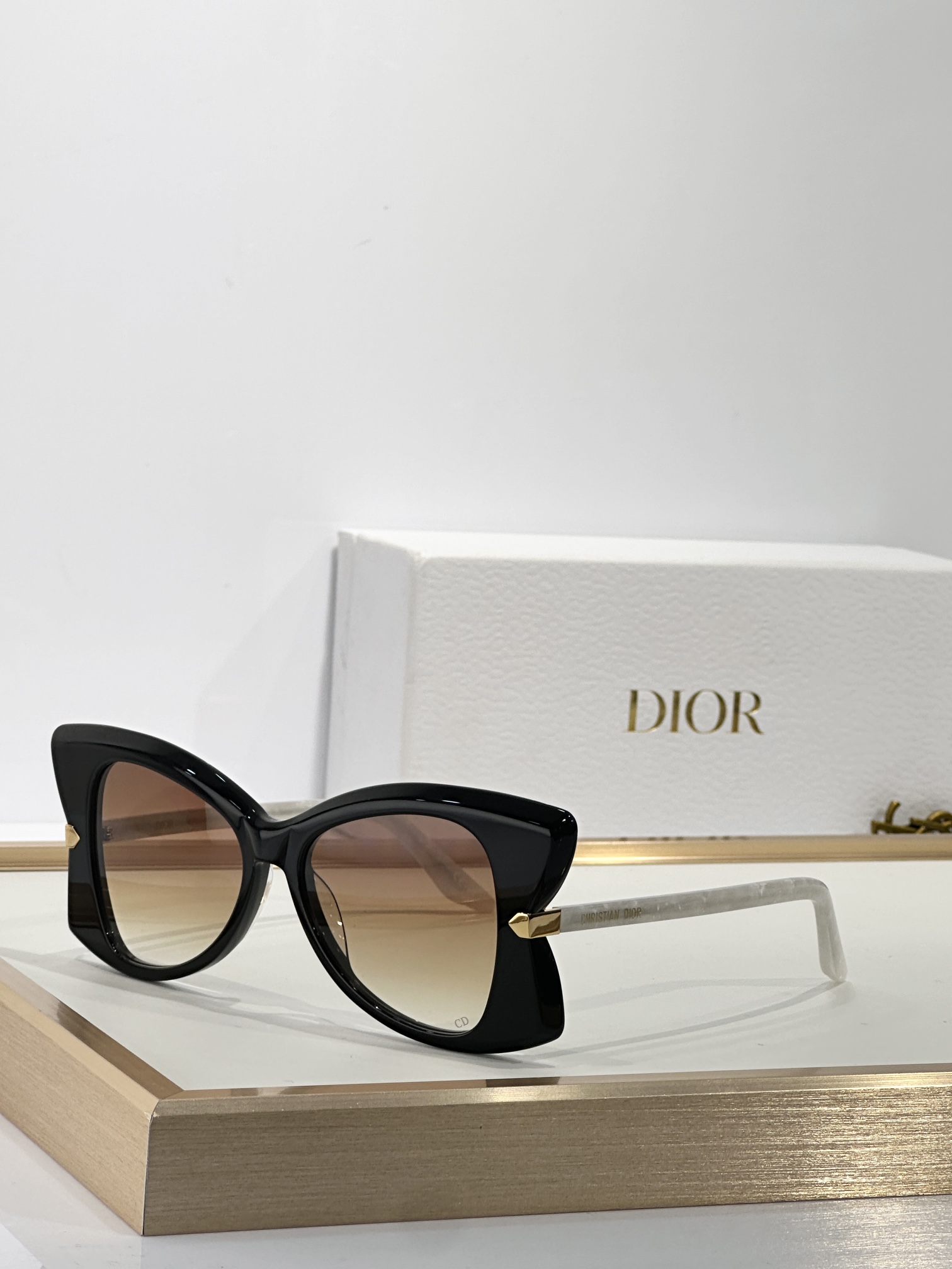  DIOR
MOD：DiorButterfly S11
Size：51口16 145
