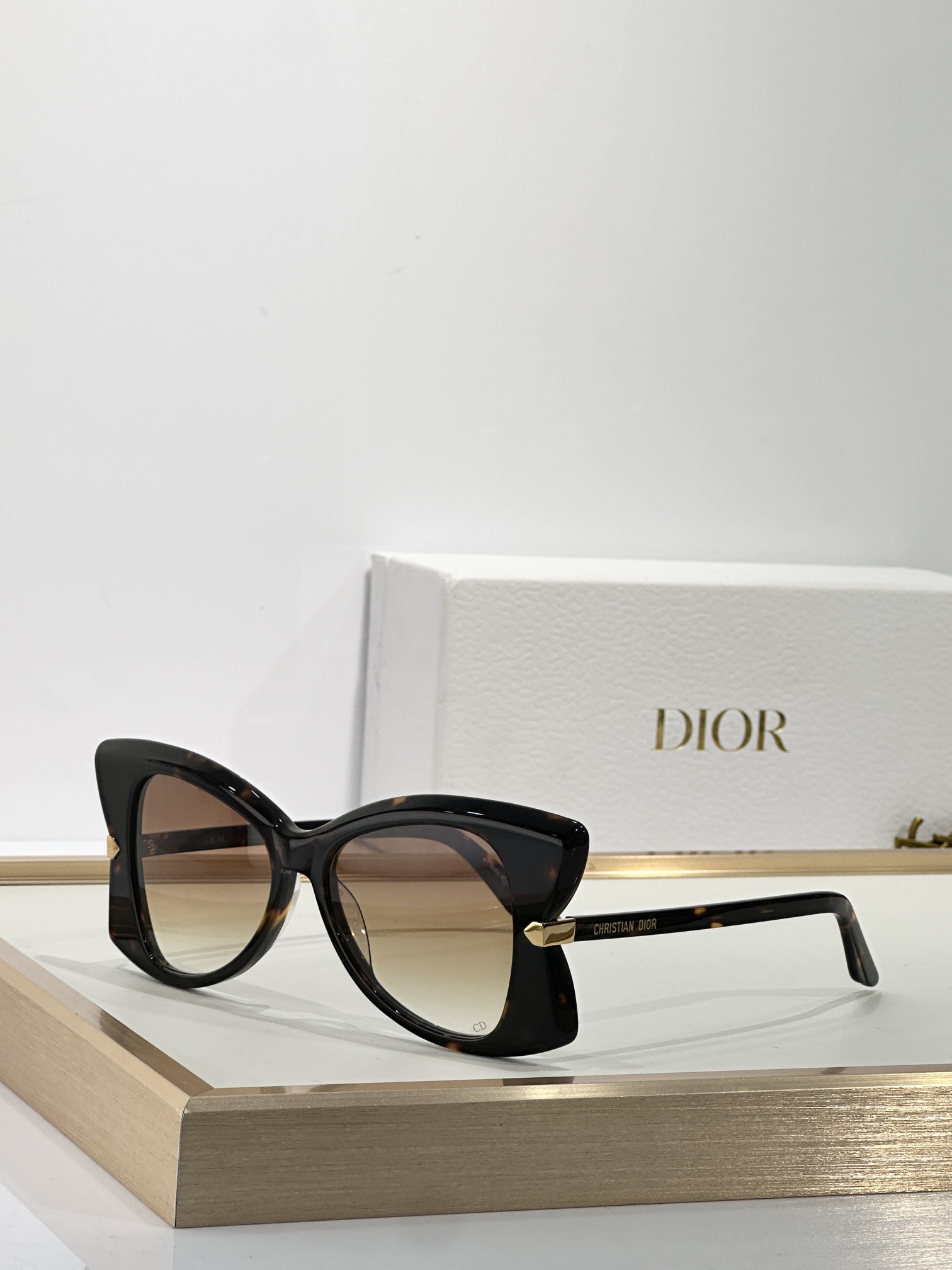  DIOR
MOD：DiorButterfly S11
Size：51口16 145

