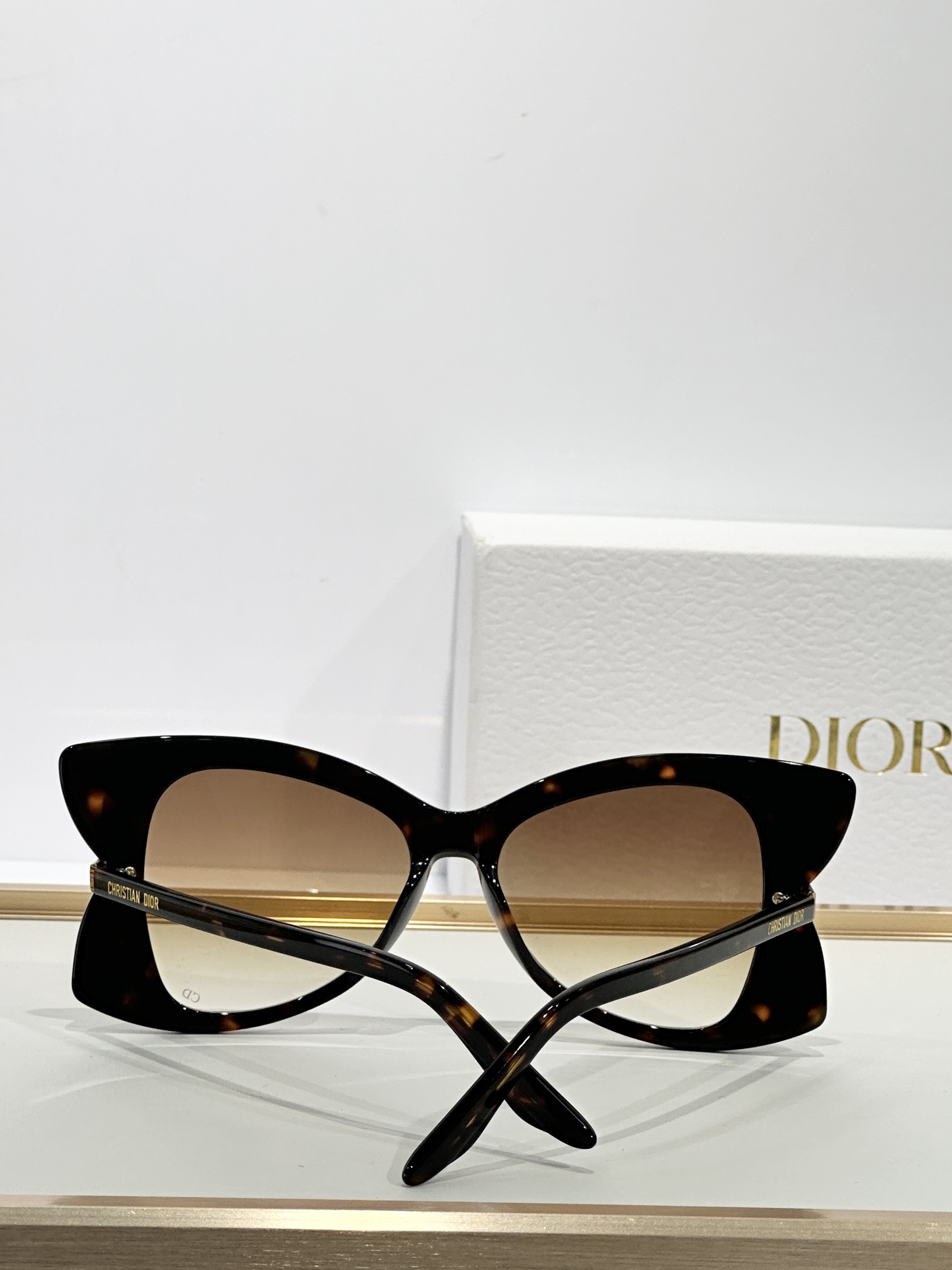  DIOR
MOD：DiorButterfly S11
Size：51口16 145
