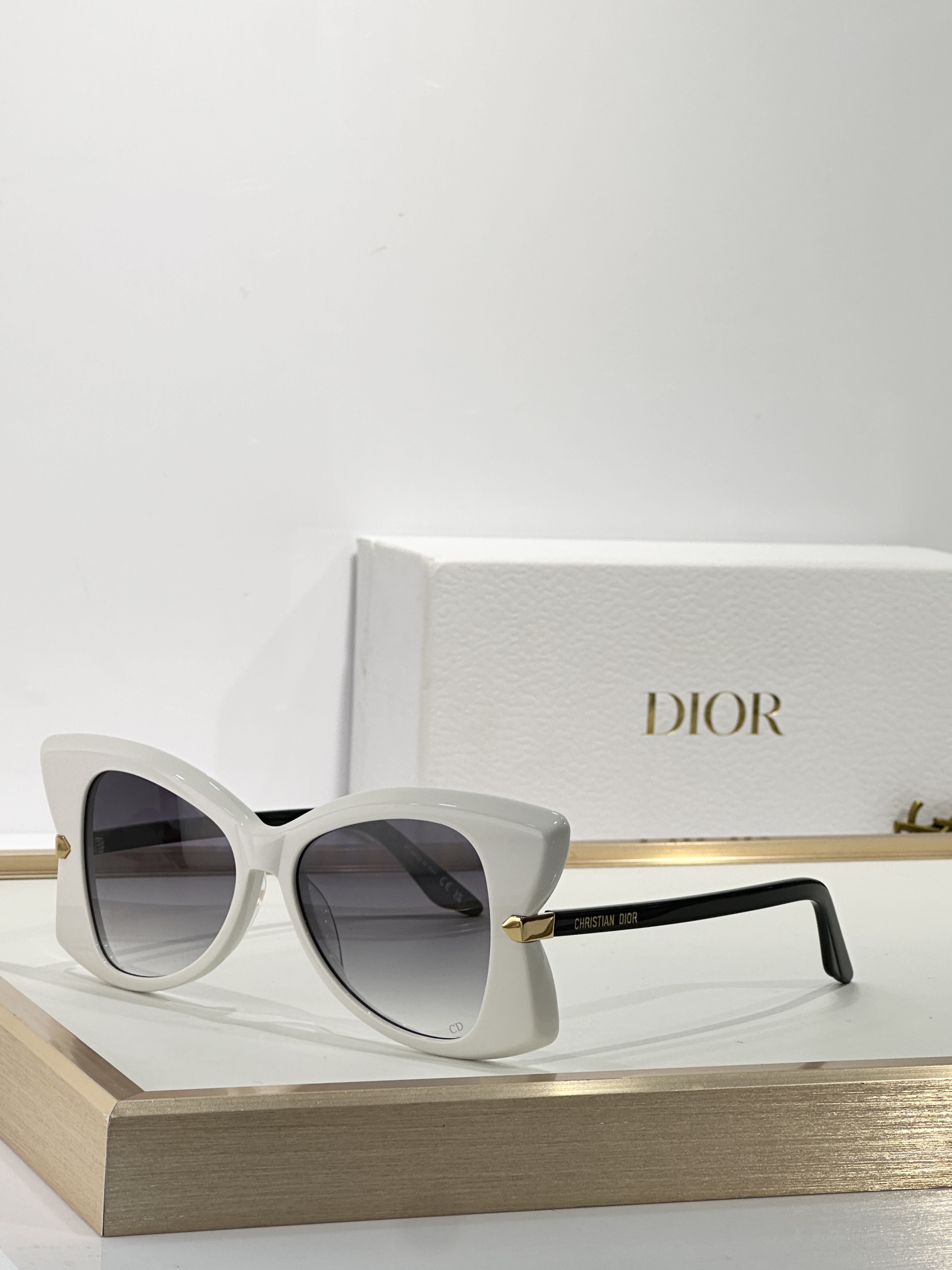  DIOR
MOD：DiorButterfly S11
Size：51口16 145
