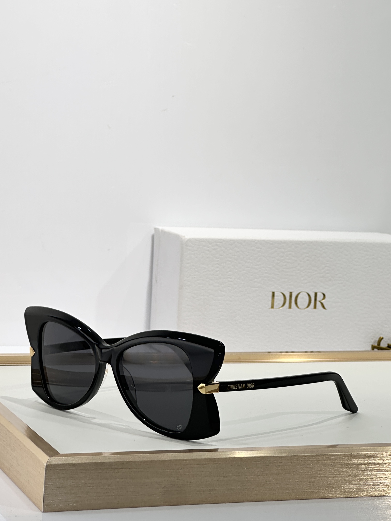  DIOR
MOD：DiorButterfly S11
Size：51口16 145
