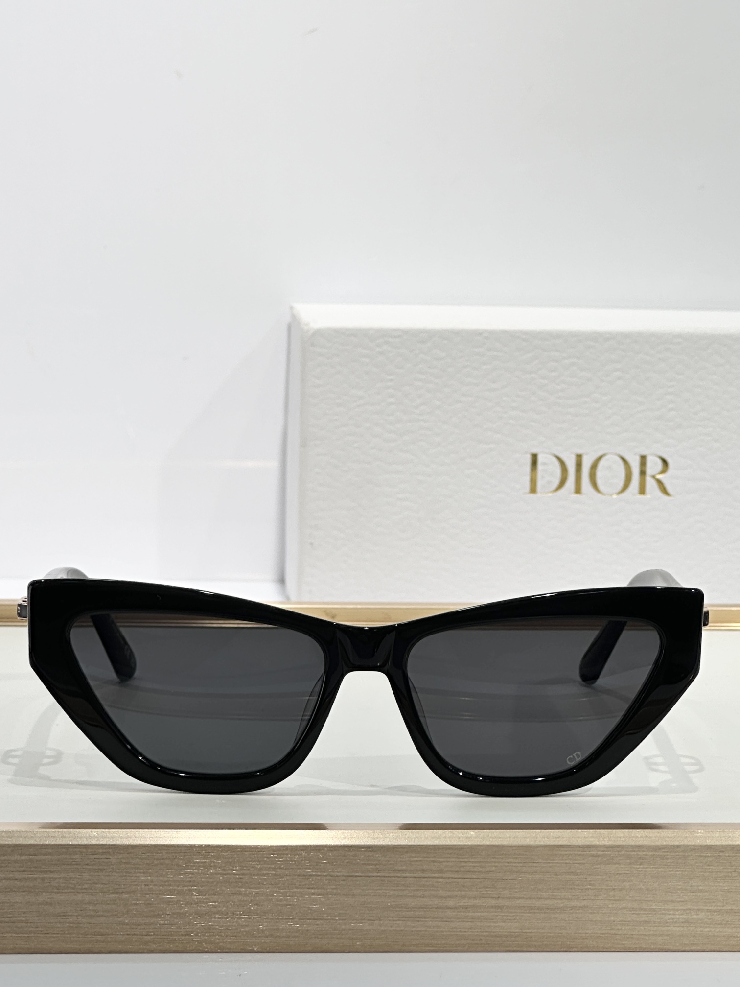  DIOR
MOD：CDiorB6l
Size：56口16 140

