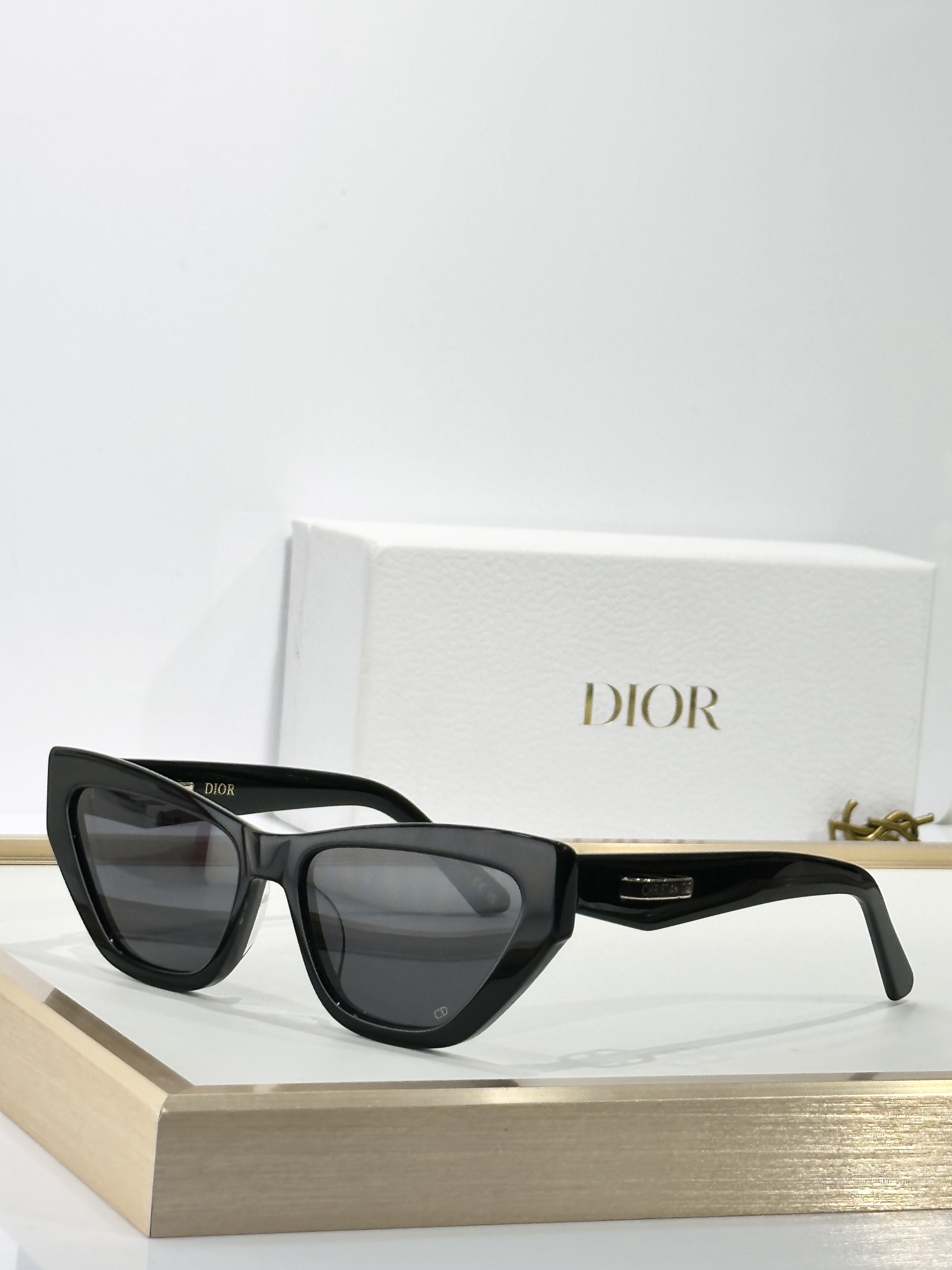  DIOR
MOD：CDiorB6l
Size：56口16 140

