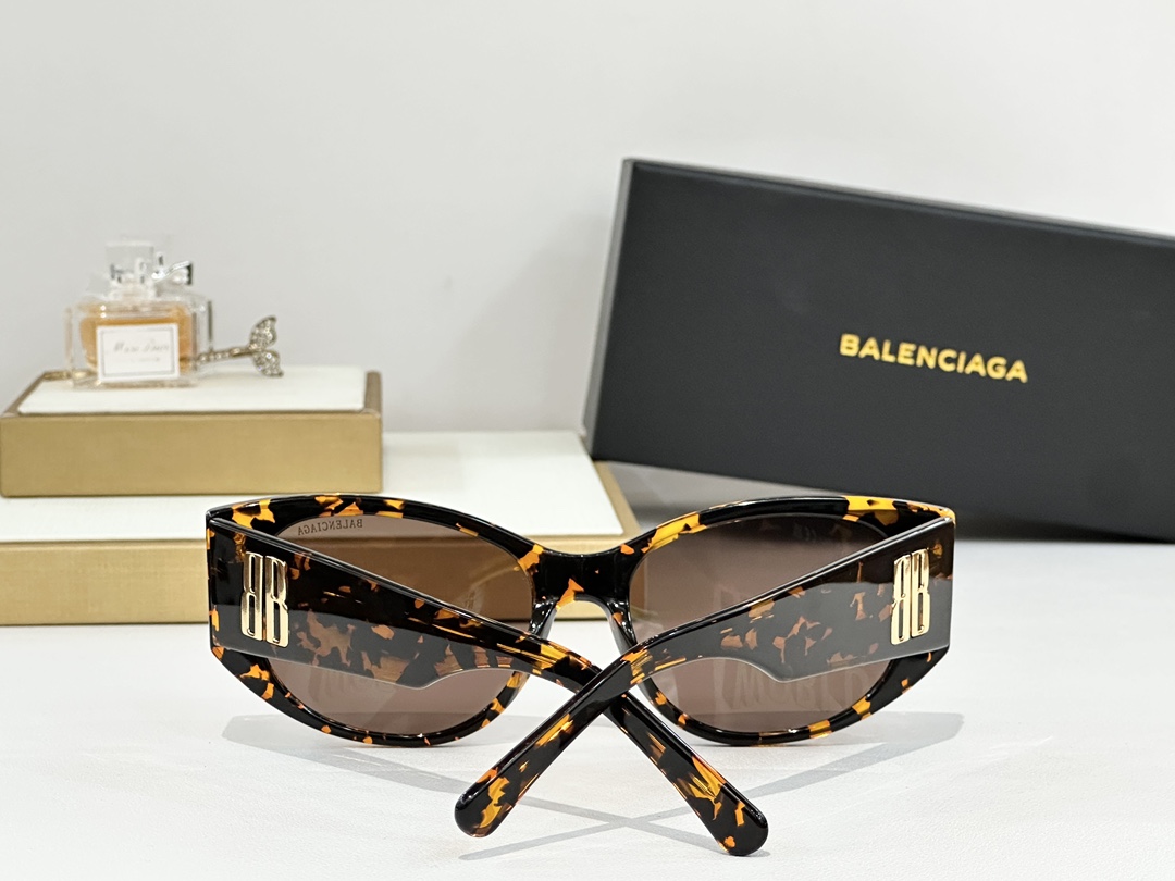  BALENCIAGA 
MOD：BB0455S
size54口21-145

