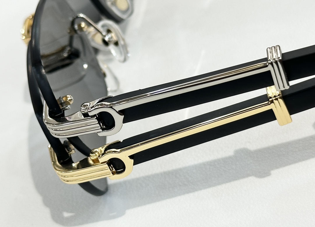  Cartier
MOD：CT0362S
SIZE54口21-145
