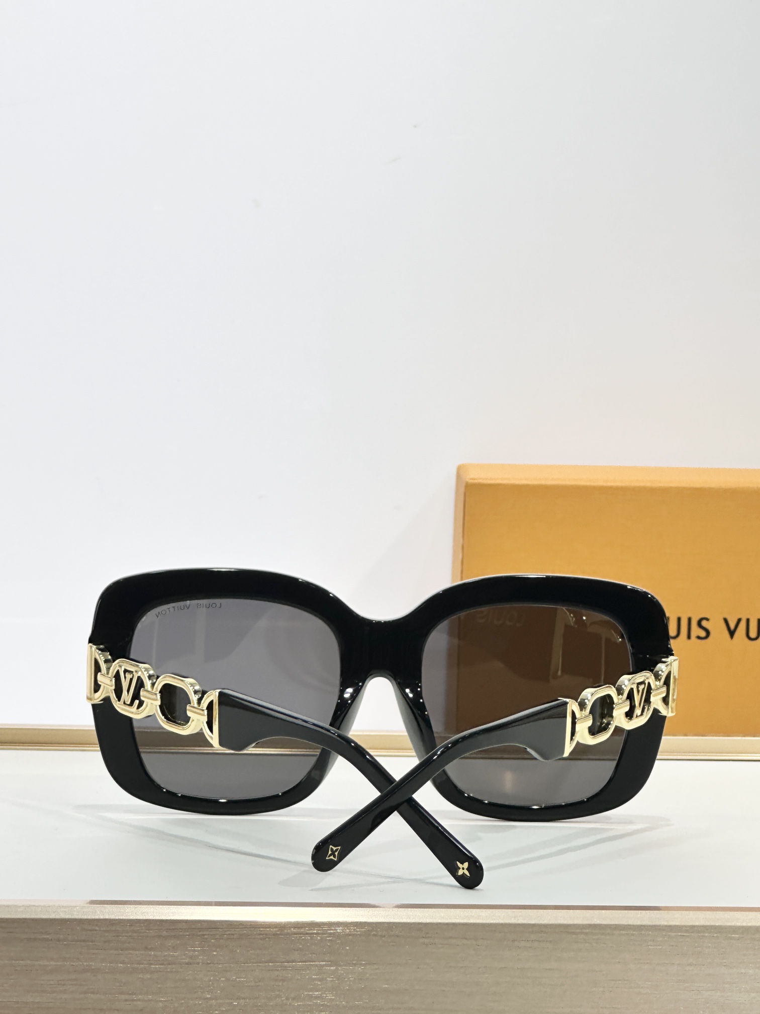  LOUIS VUITTO*
MOD：Z2861U
SIZE：54口21-145
