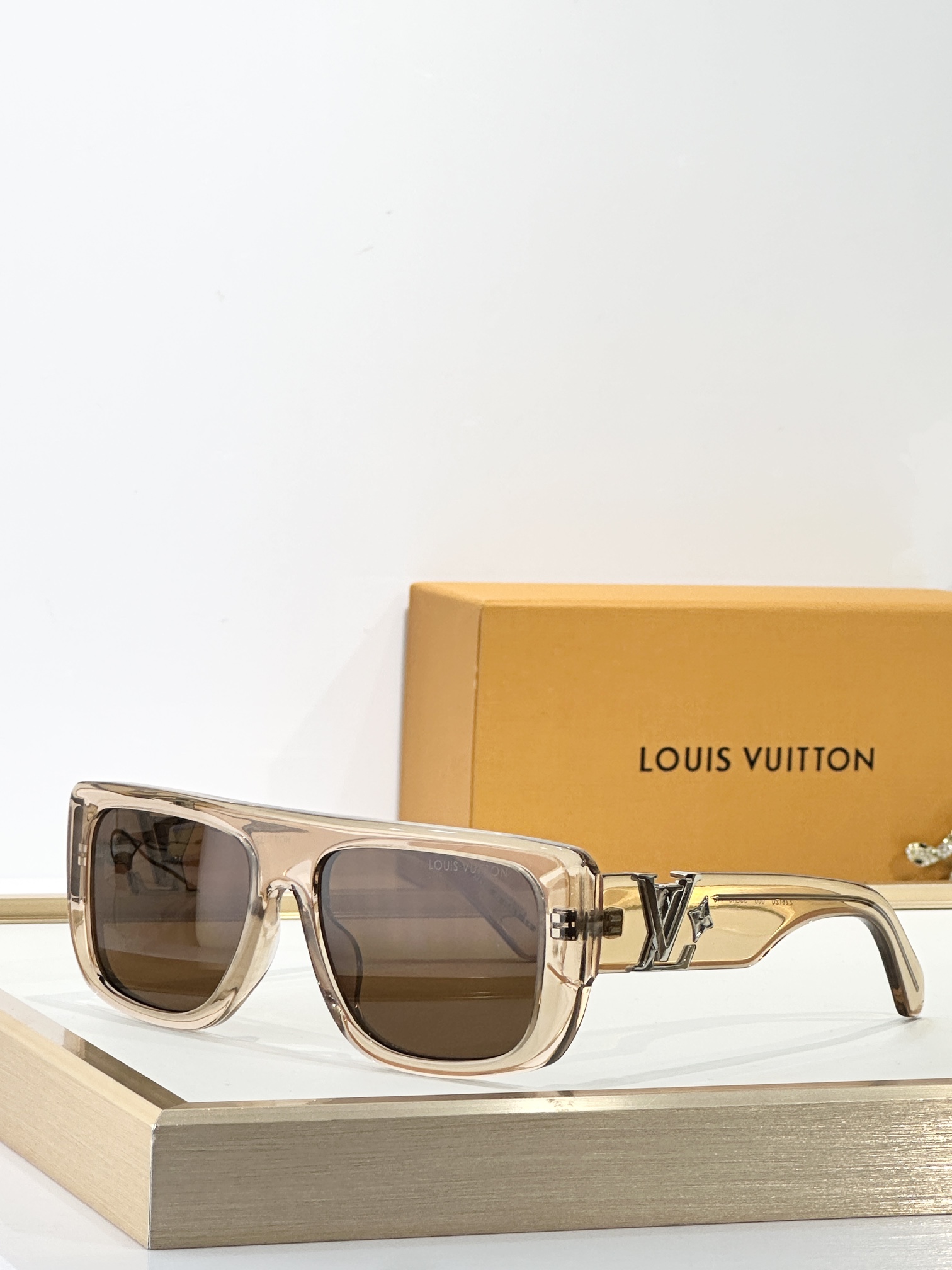  LOUIS VUITTO*
MOD：Z2872U
SIZE：55口18-145
