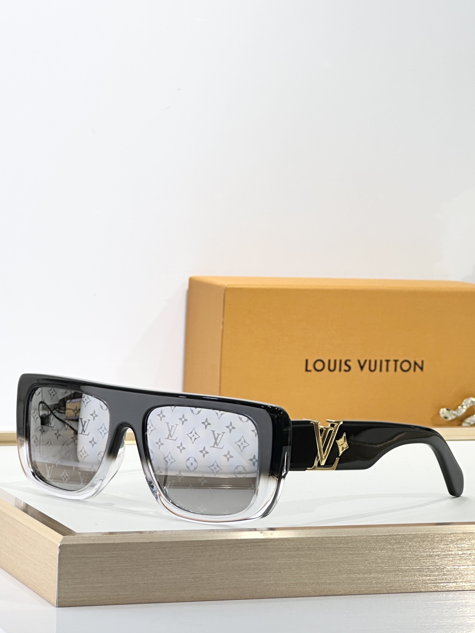  LOUIS VUITTO*
MOD：Z2872U
SIZE：55口18-145
