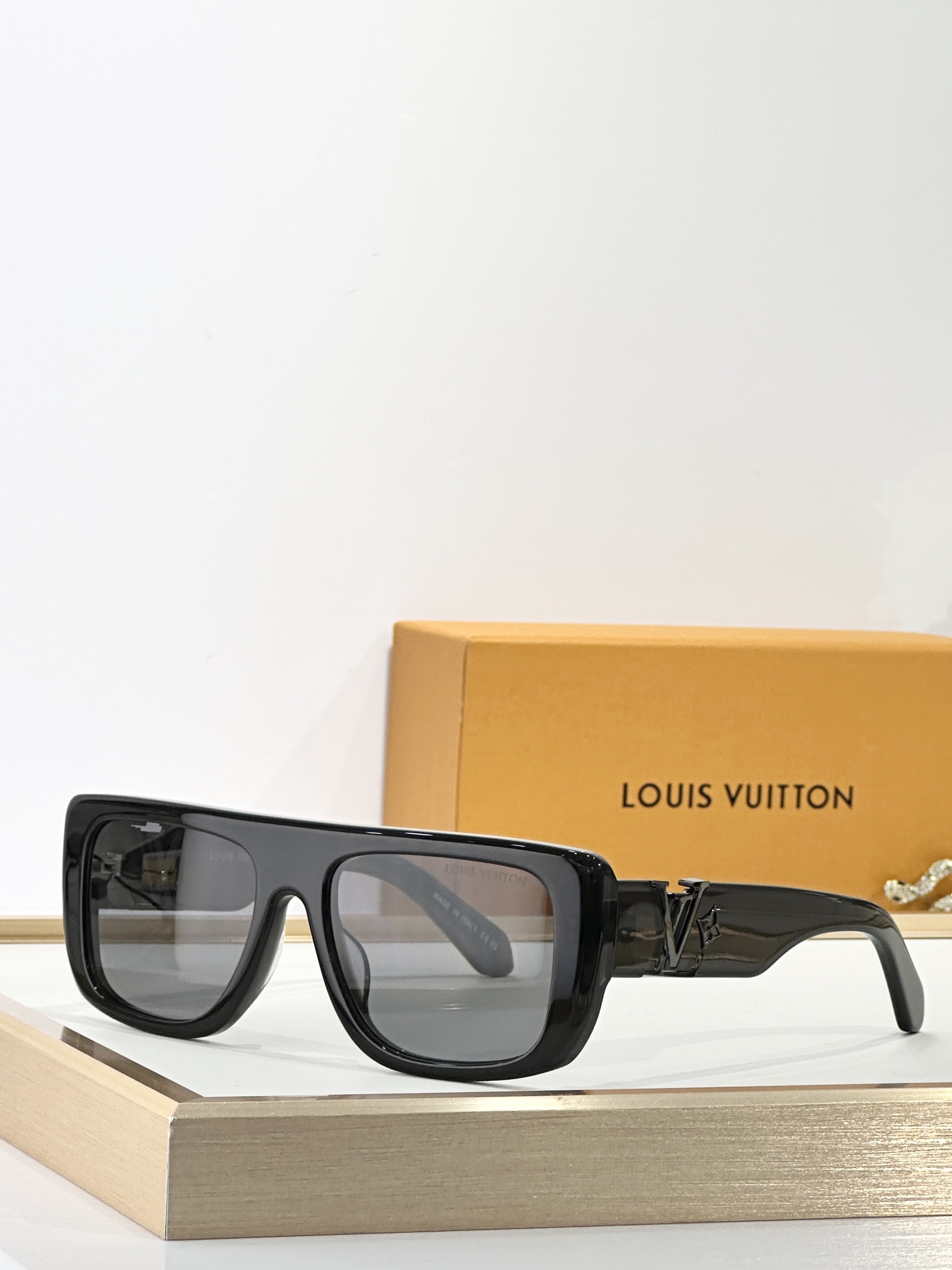  LOUIS VUITTO*
MOD：Z2872U
SIZE：55口18-145
