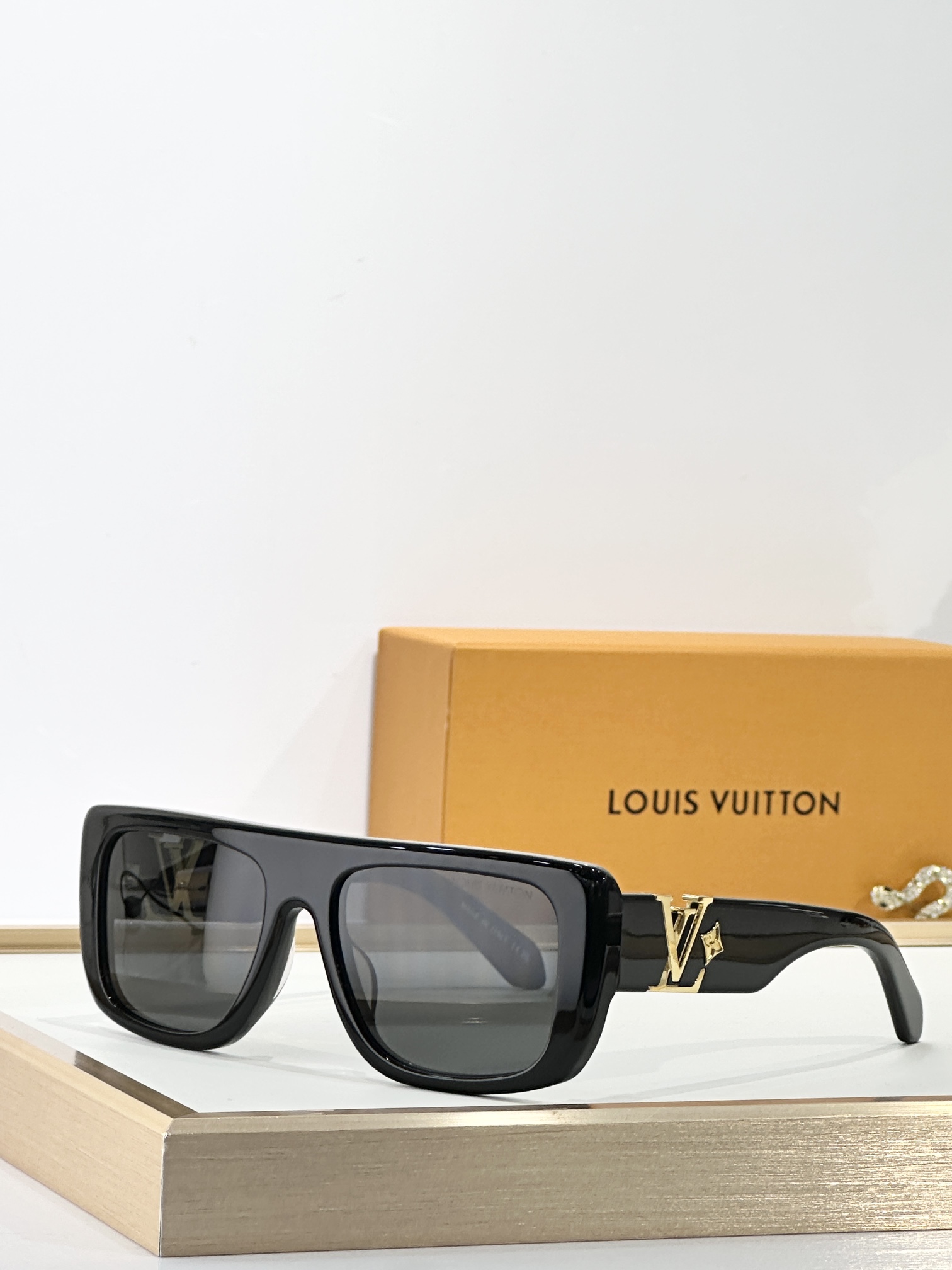  LOUIS VUITTO*
MOD：Z2872U
SIZE：55口18-145
