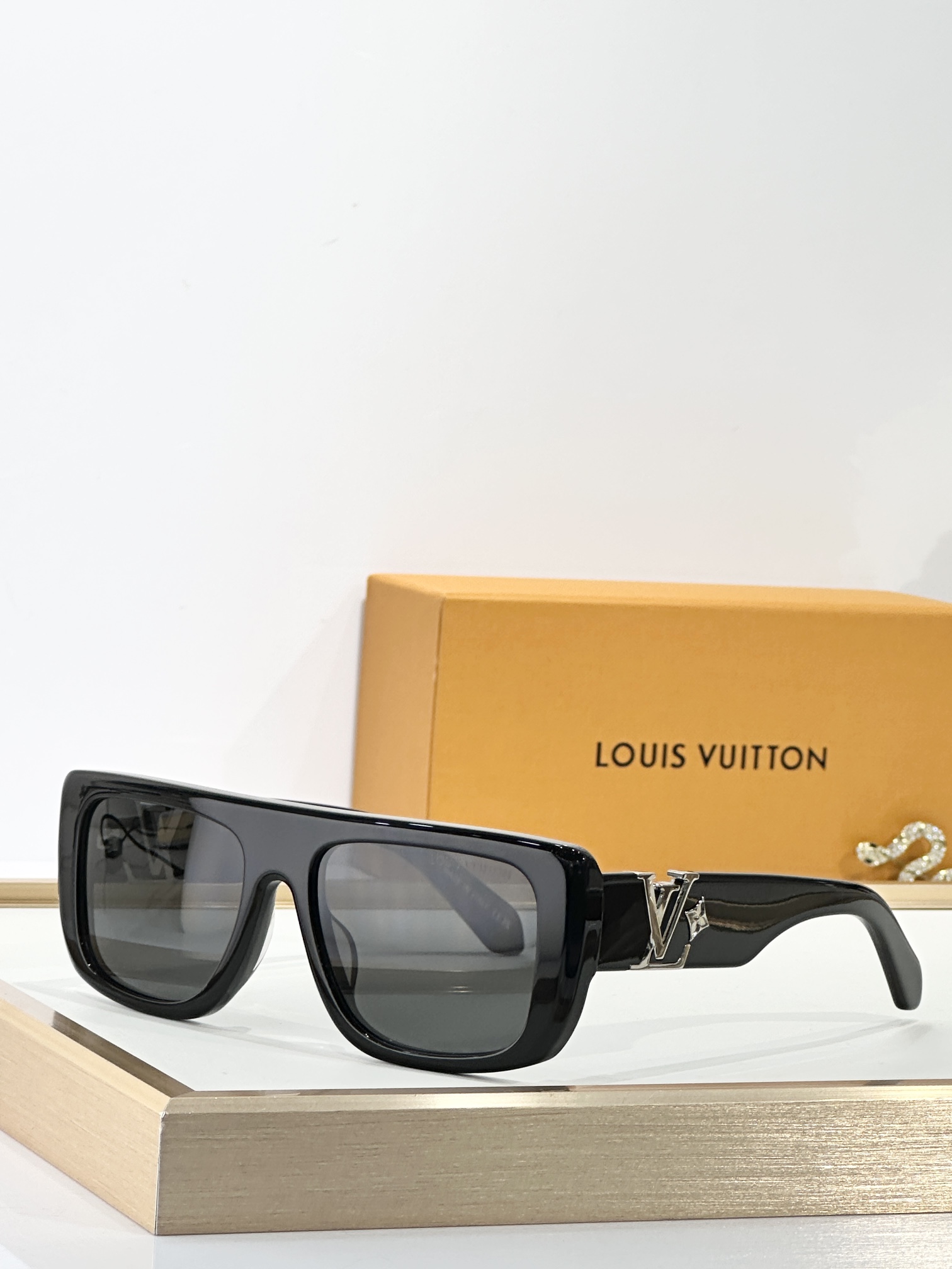  LOUIS VUITTO*
MOD：Z2872U
SIZE：55口18-145
