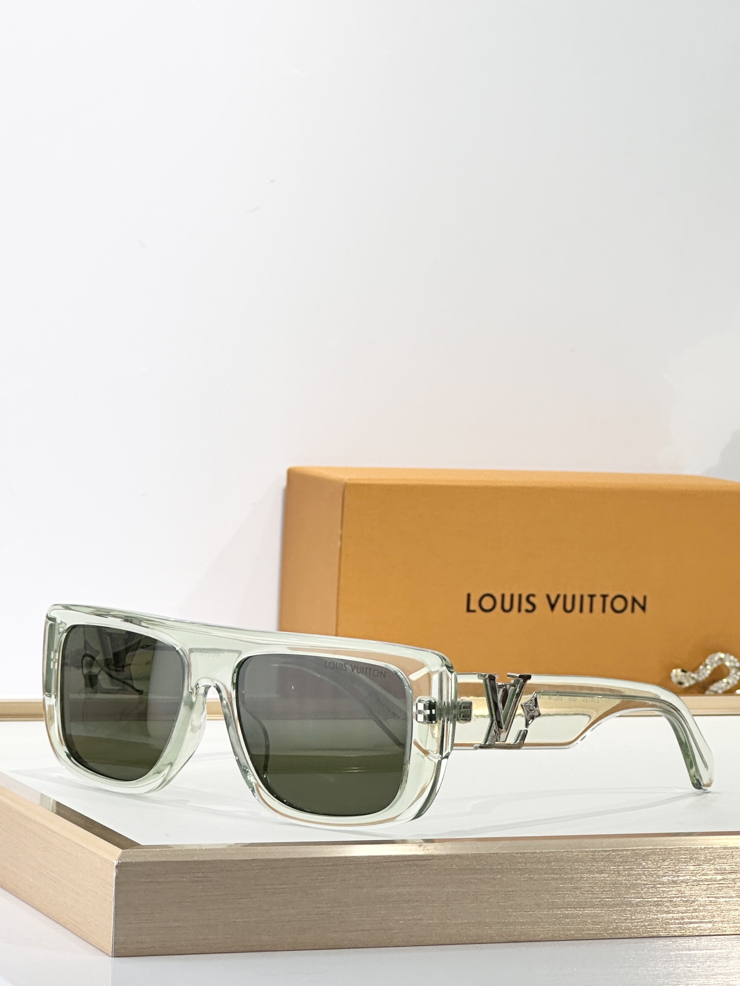  LOUIS VUITTO*
MOD：Z2872U
SIZE：55口18-145
