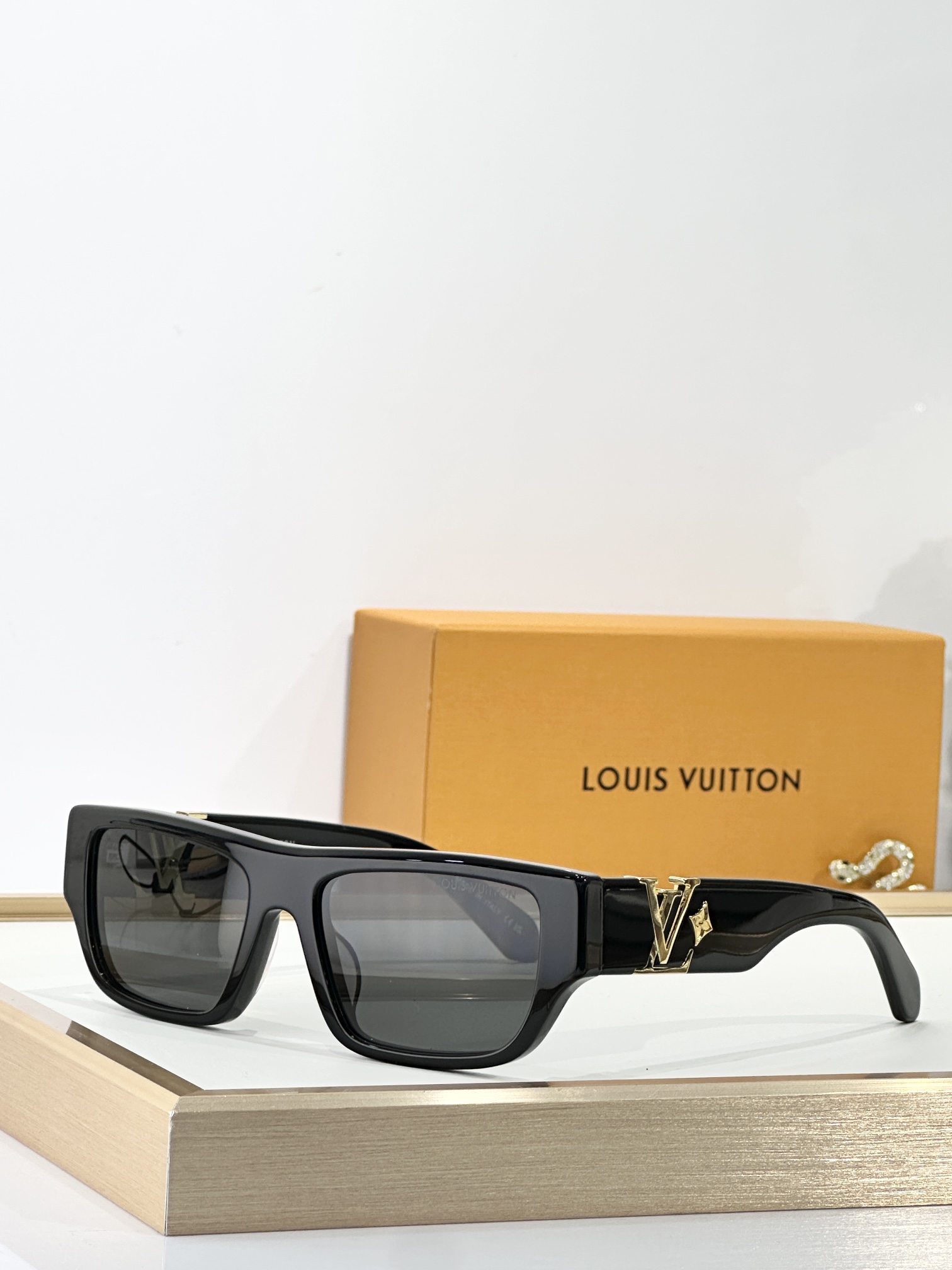  LOUIS VUITTO*
MOD：Z2873U
SIZE：55口18-145
