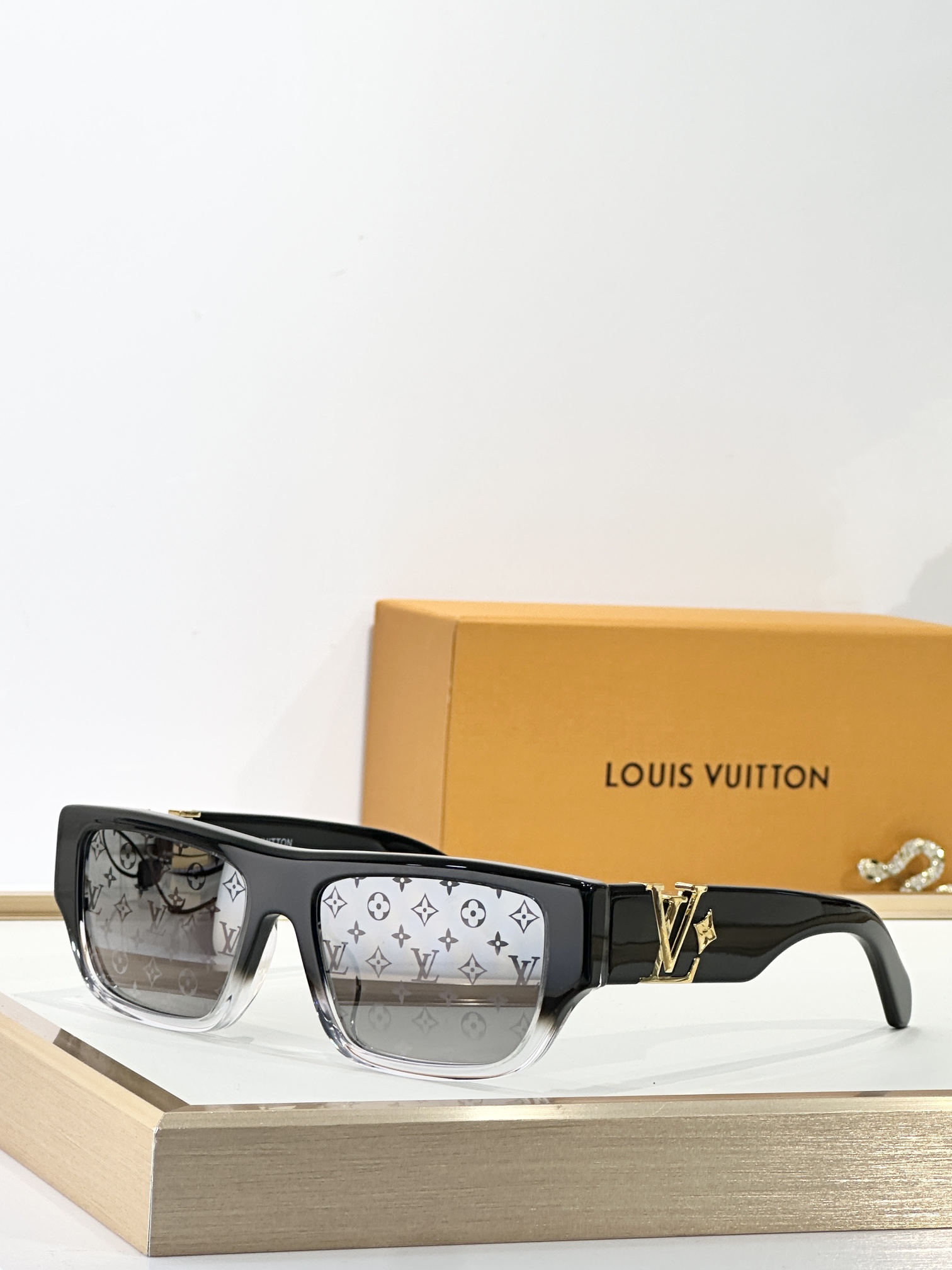  LOUIS VUITTO*
MOD：Z2873U
SIZE：55口18-145
