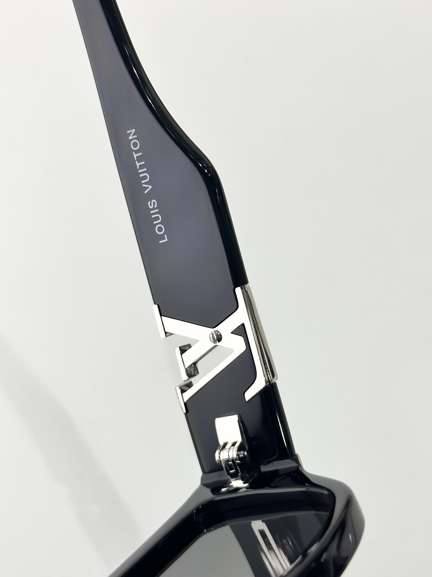  LOUIS VUITTO*
MOD：Z2873U
SIZE：55口18-145
