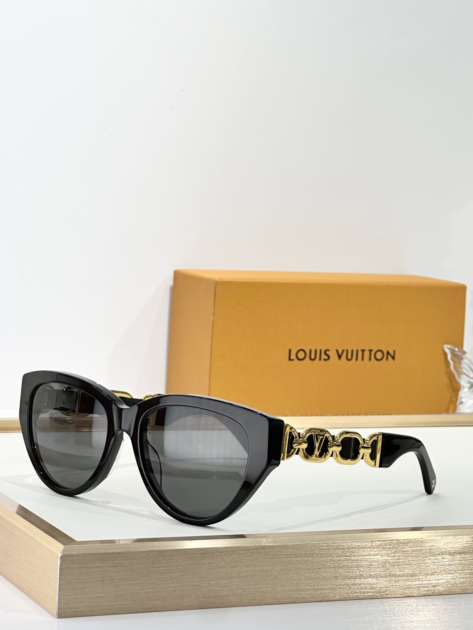  LOUIS VUITTON
MODEL：Z2640U
SIZE：54口18-140
