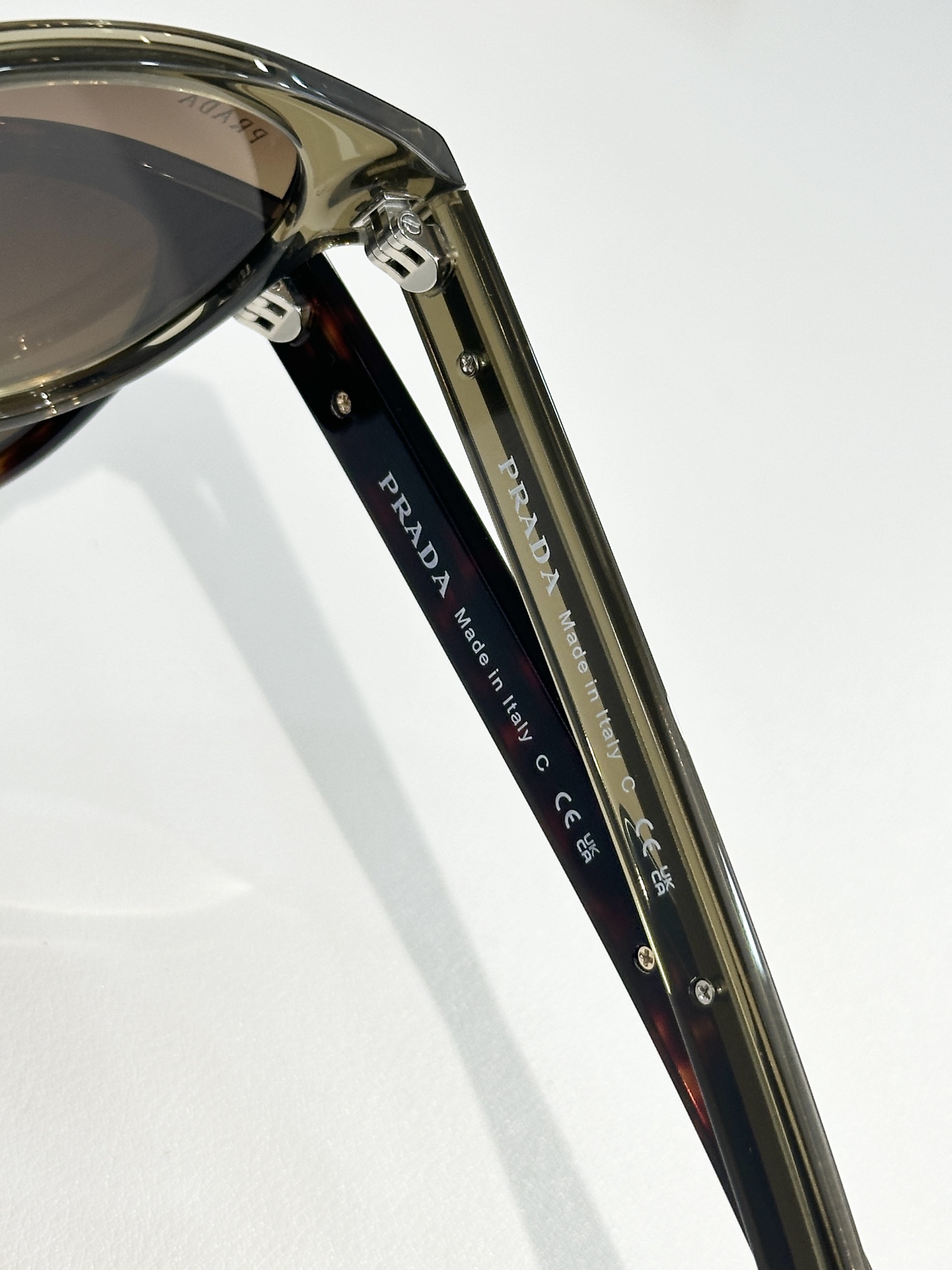  PRADA
ModelVPR A14V
Size51口21-150

