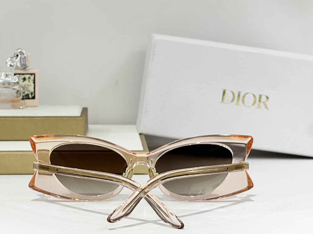  Dior
MODEL：DiorButterfly S2F
SIZE：  54口16-145

