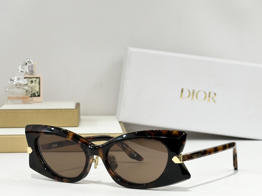  Dior
MODEL：DiorButterfly S2F
SIZE：  54口16-145

